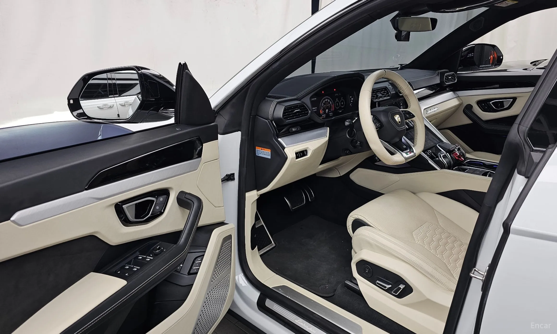 Lamborghini Urus превью 10