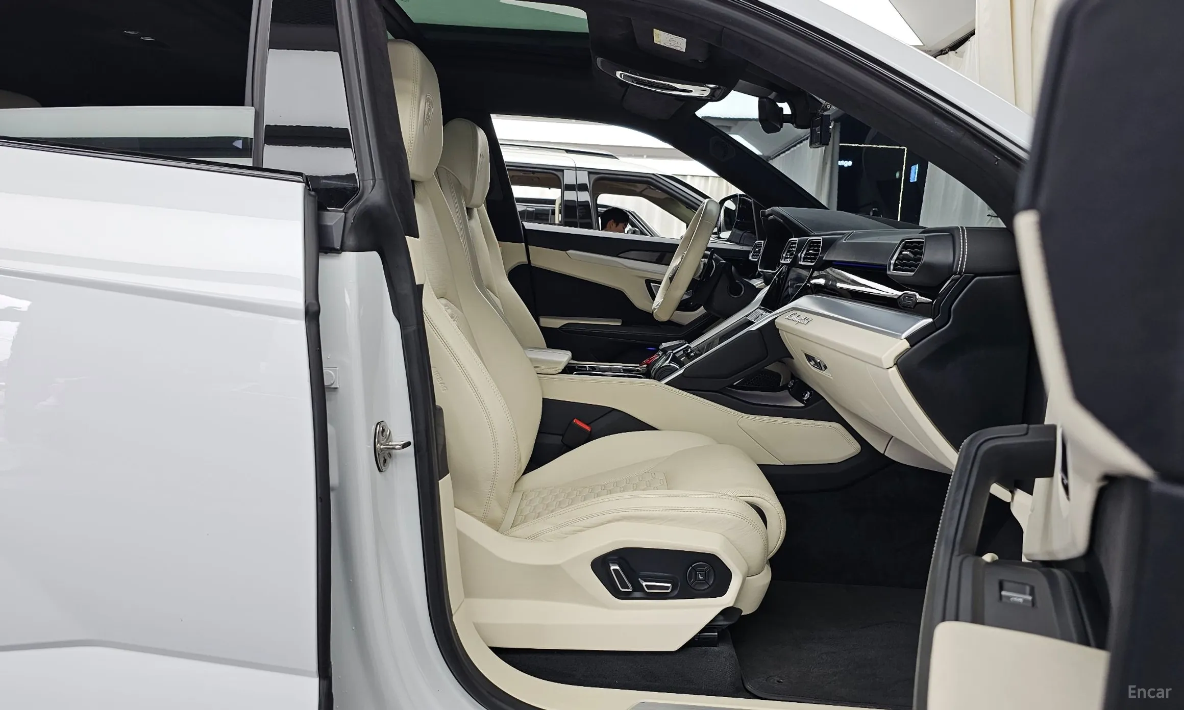Lamborghini Urus превью 11