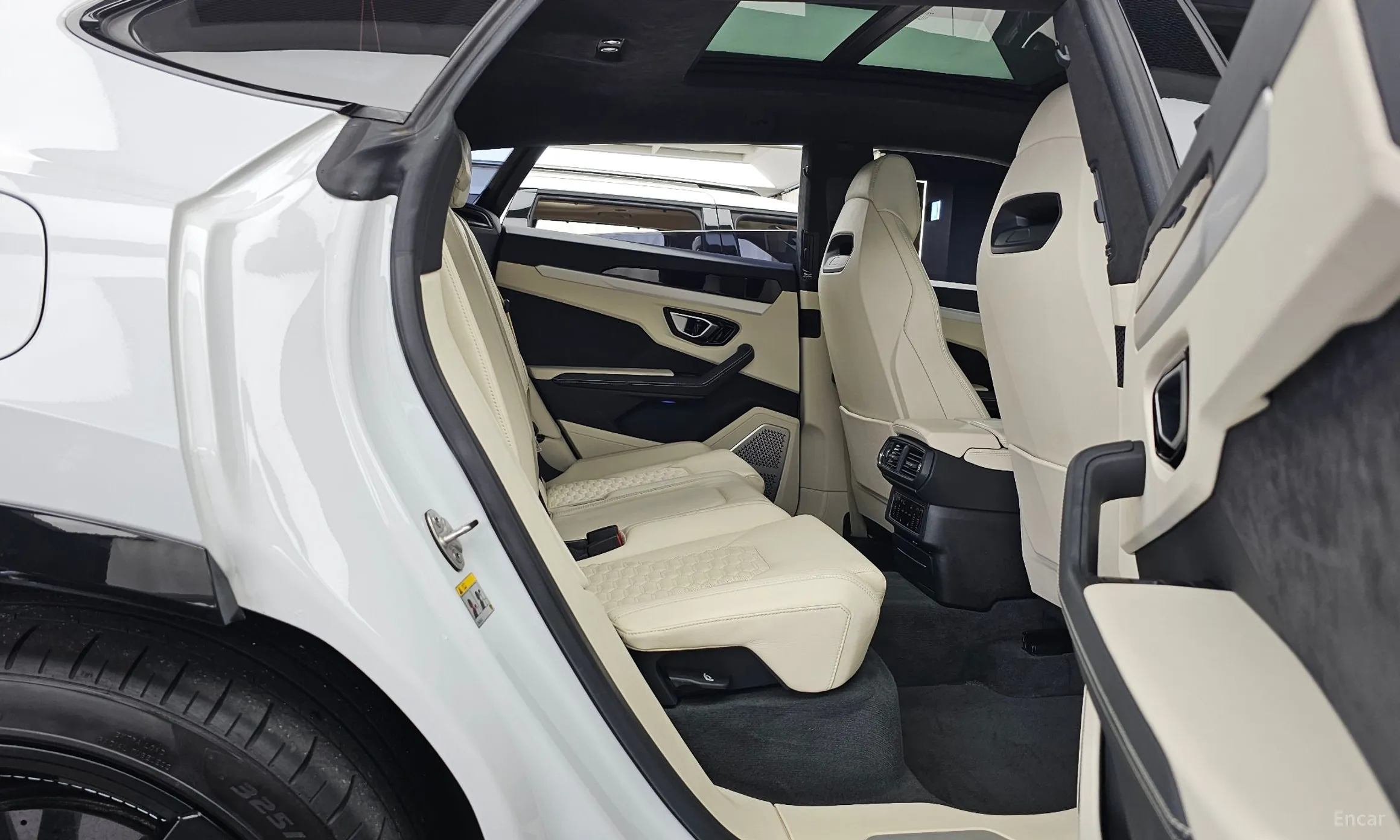 Lamborghini Urus превью 12