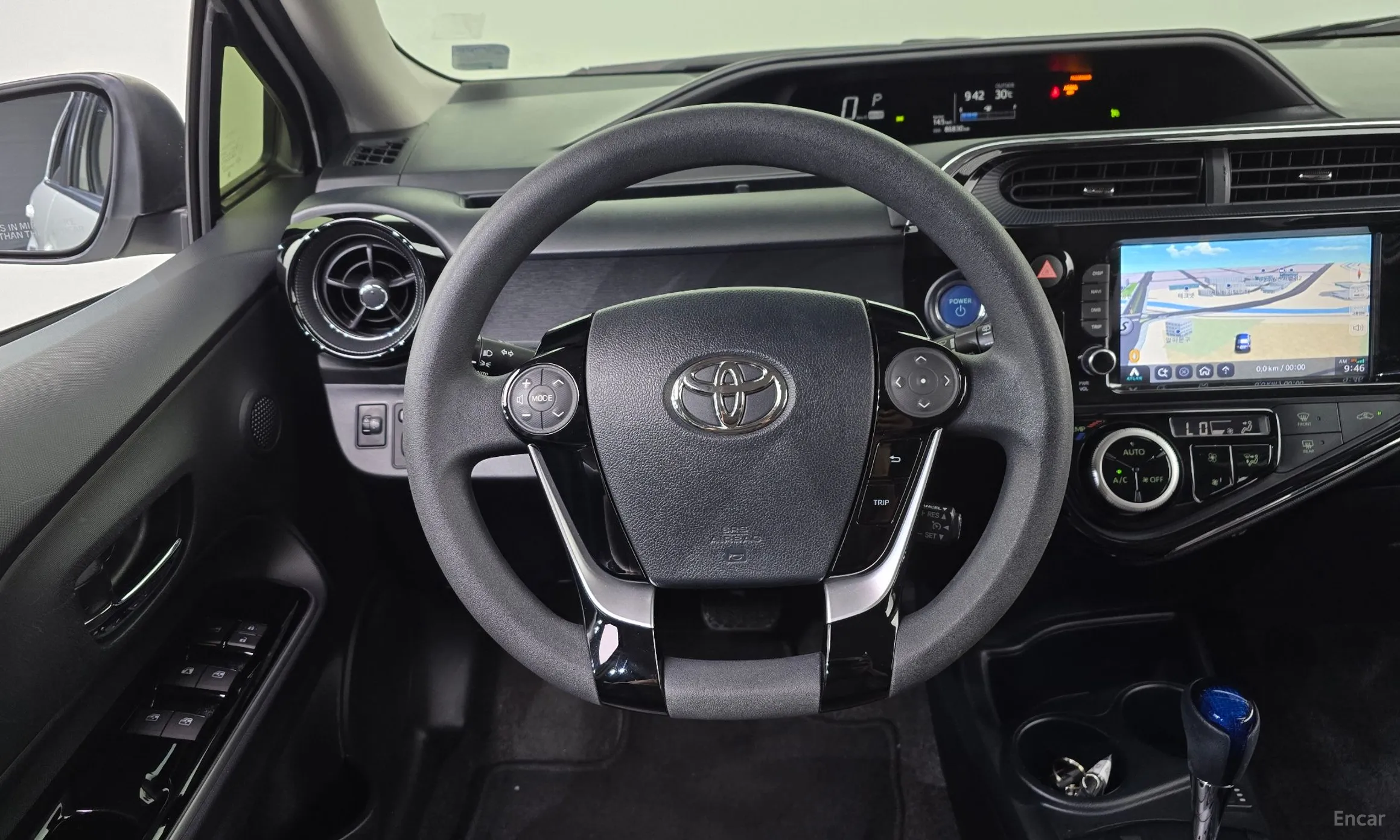 Toyota Prius C превью 13