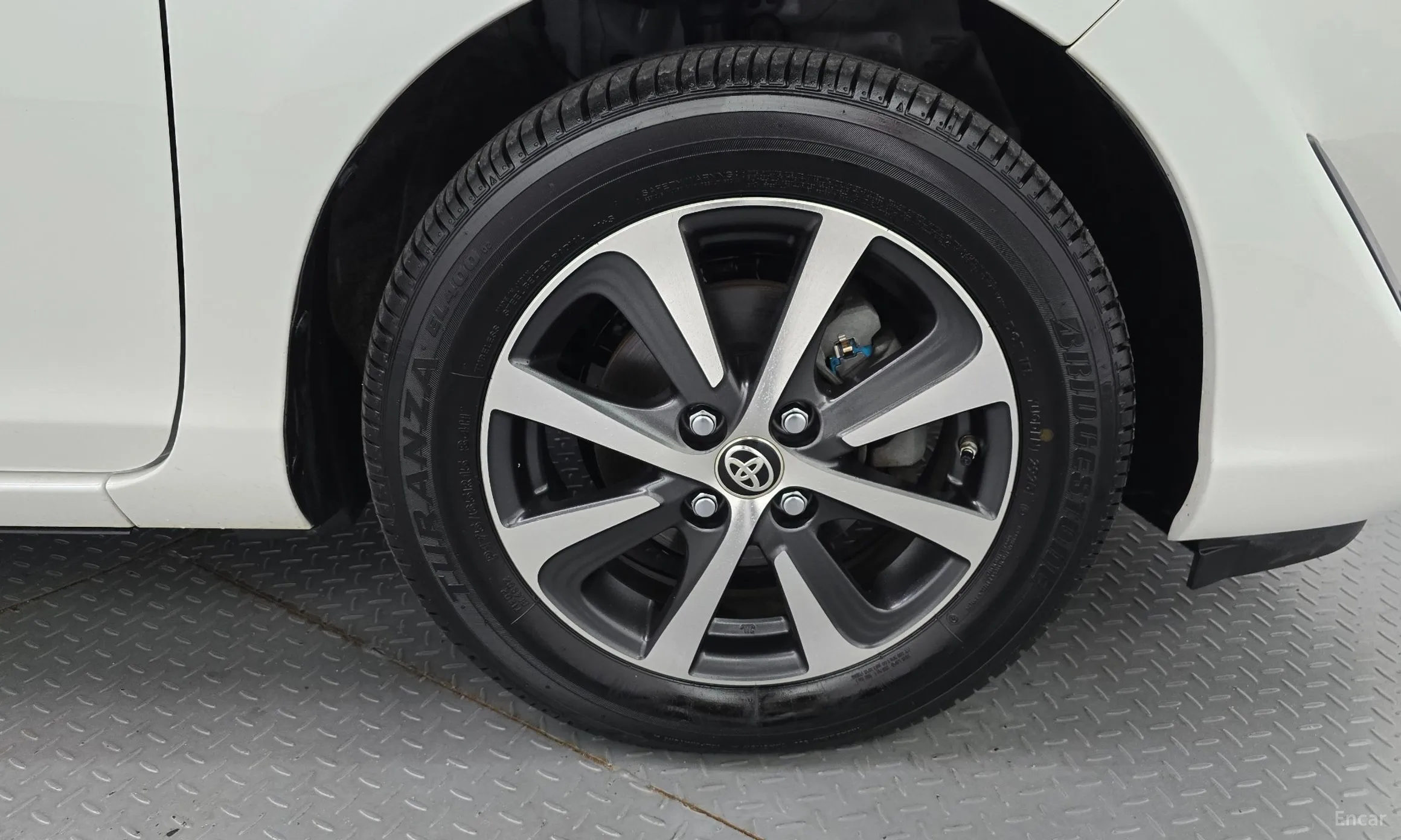Toyota Prius C превью 18