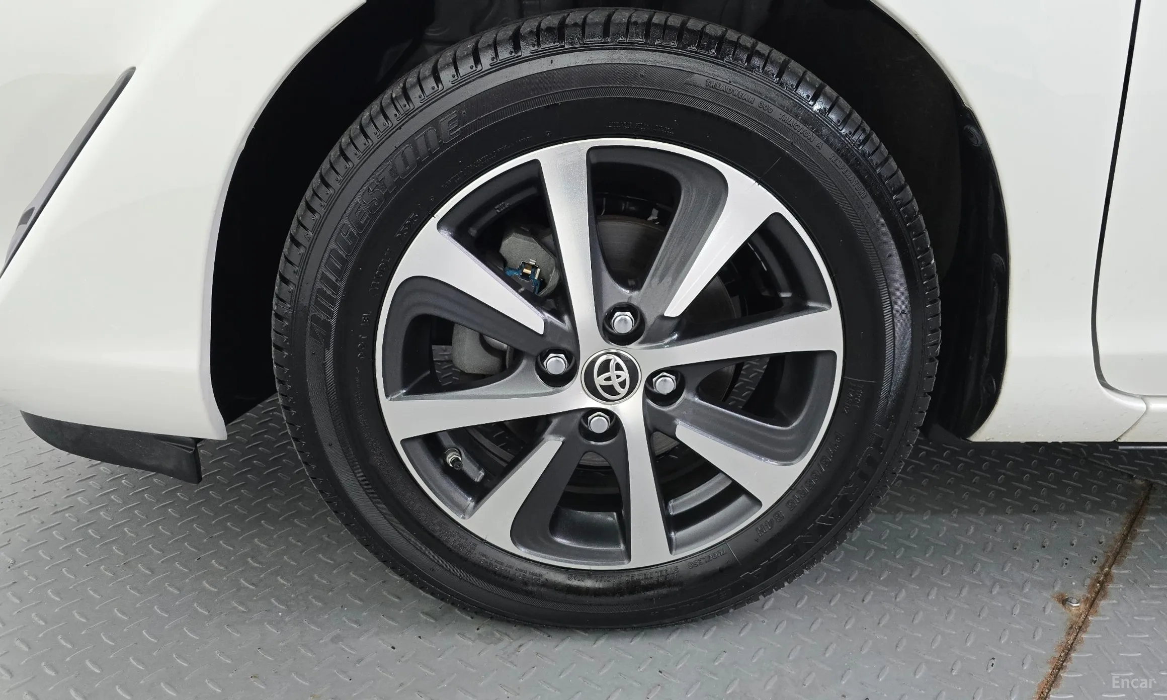 Toyota Prius C превью 19