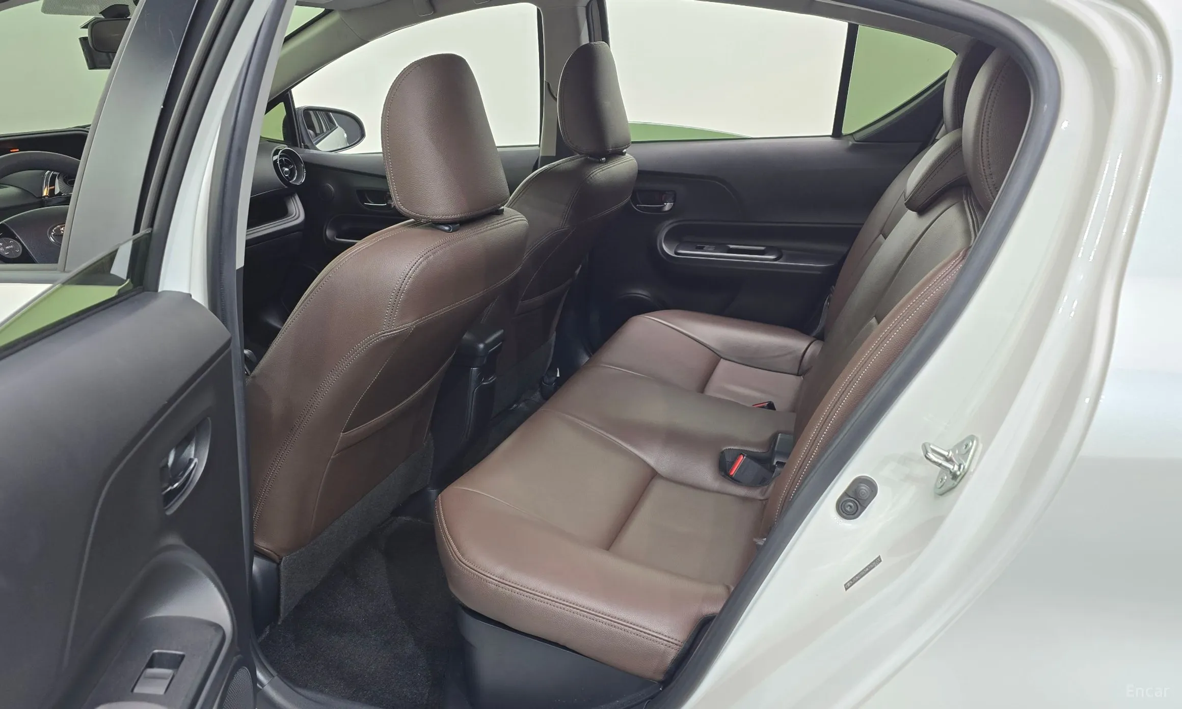 Toyota Prius C превью 20