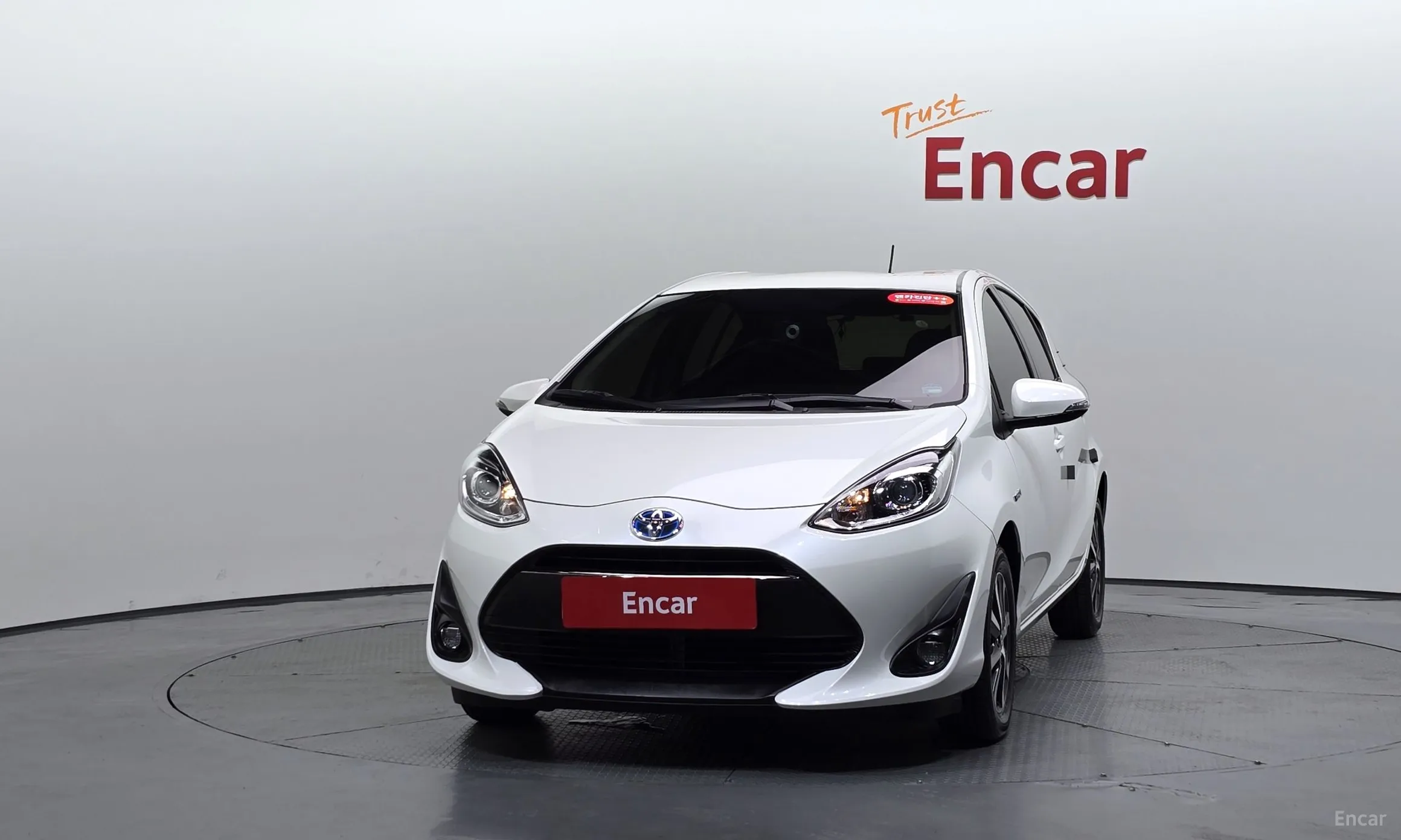 Toyota Prius C превью 3