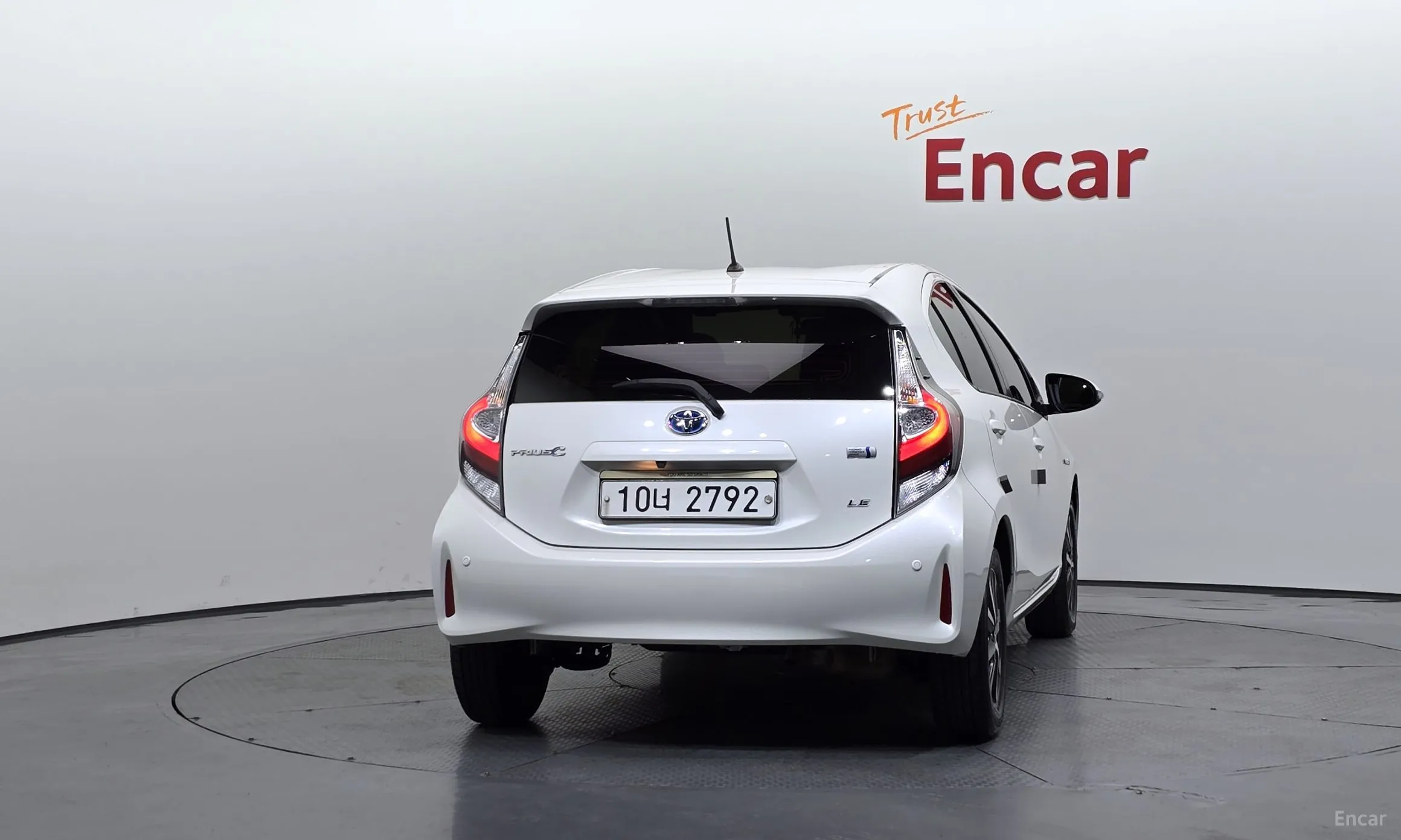 Toyota Prius C превью 4