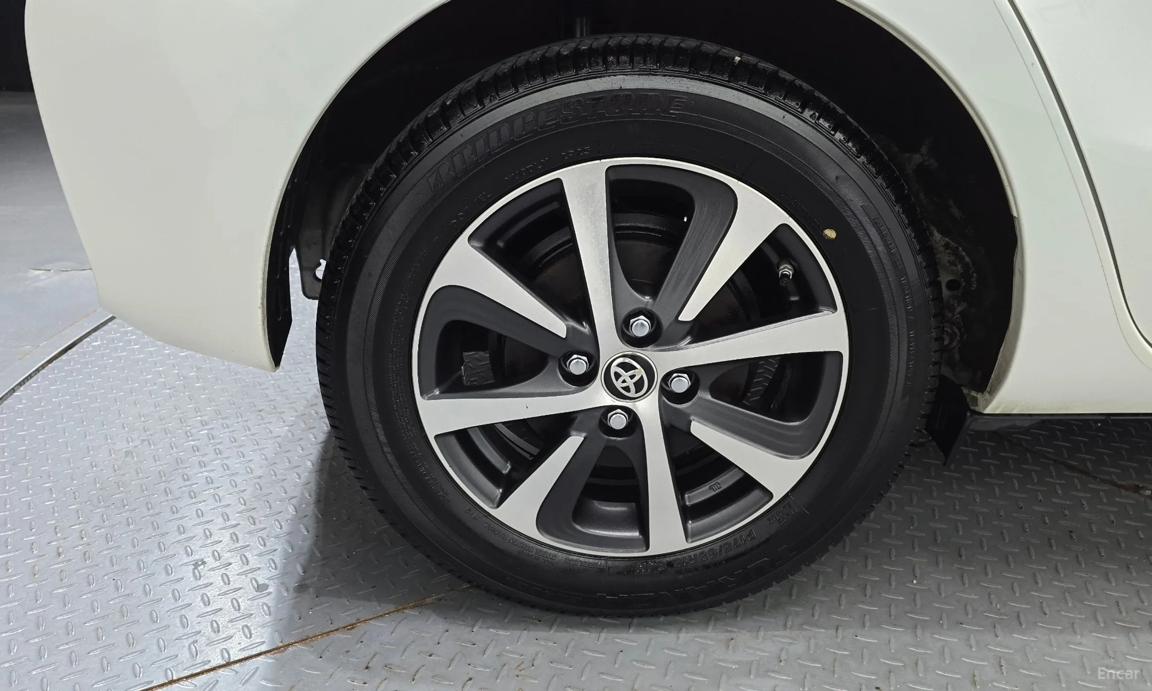Toyota Prius C превью 5