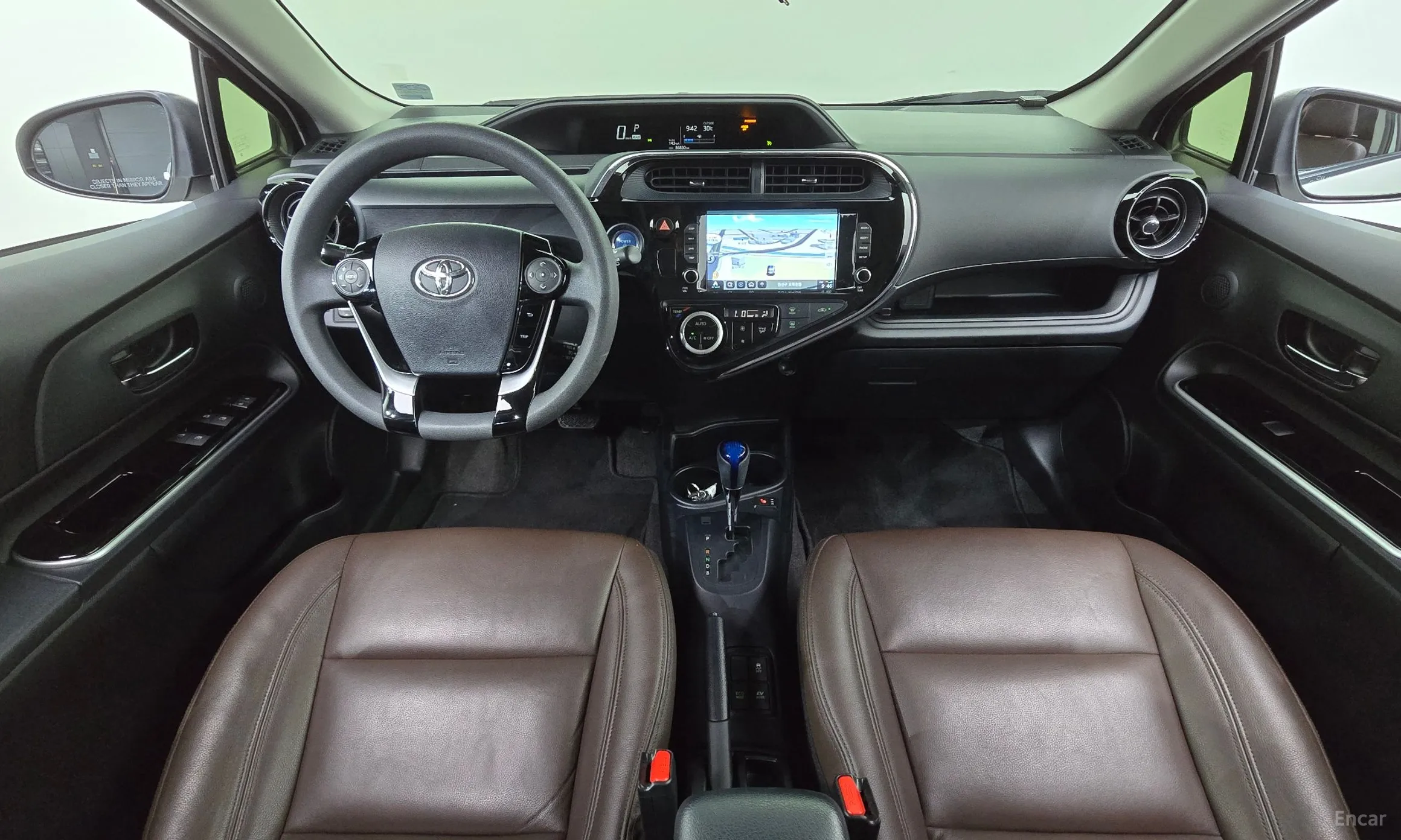 Toyota Prius C превью 7