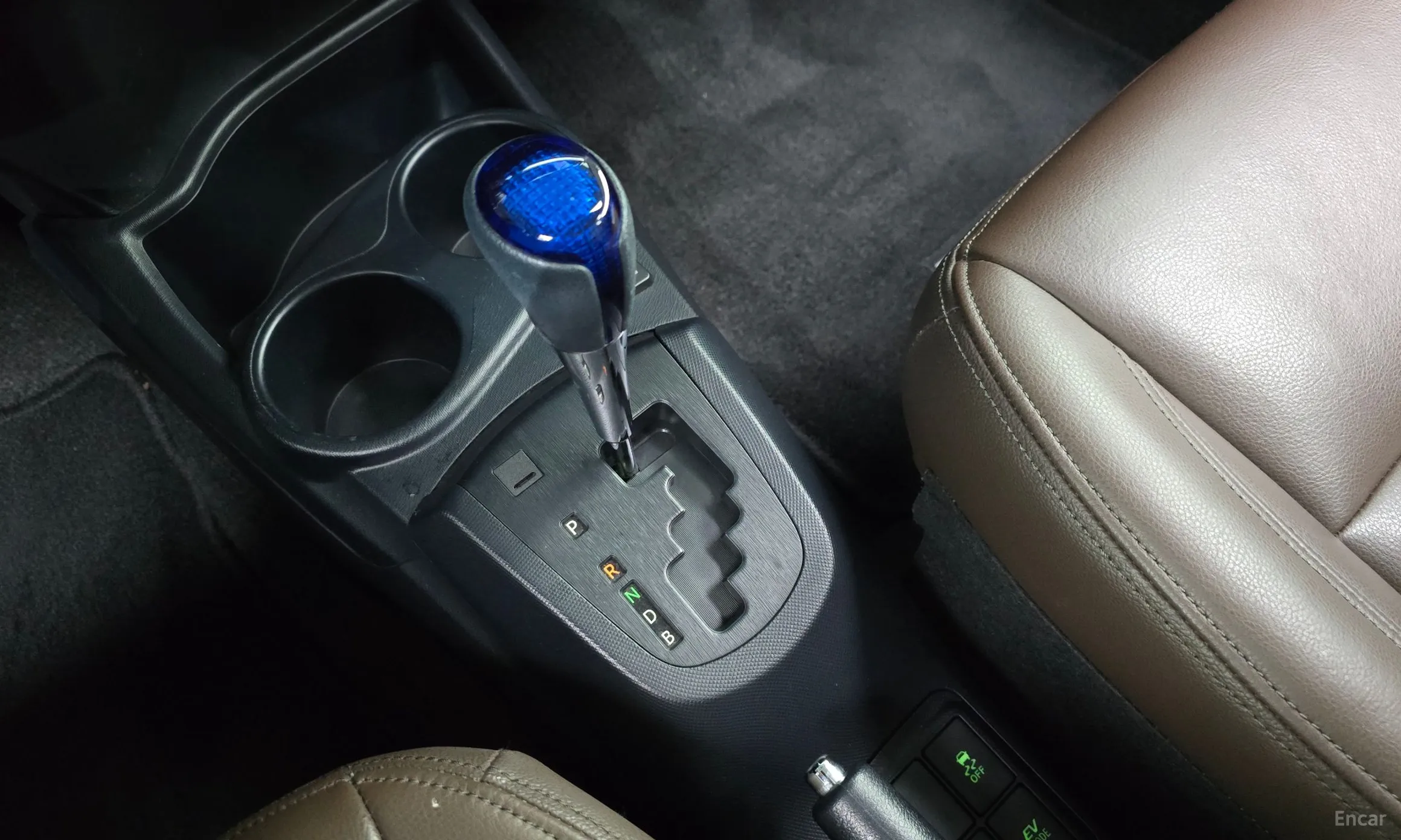 Toyota Prius C превью 9
