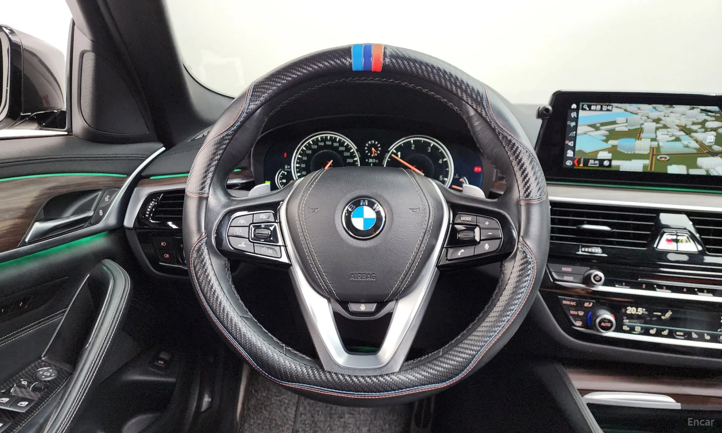 BMW 5 Series (G30) превью 12
