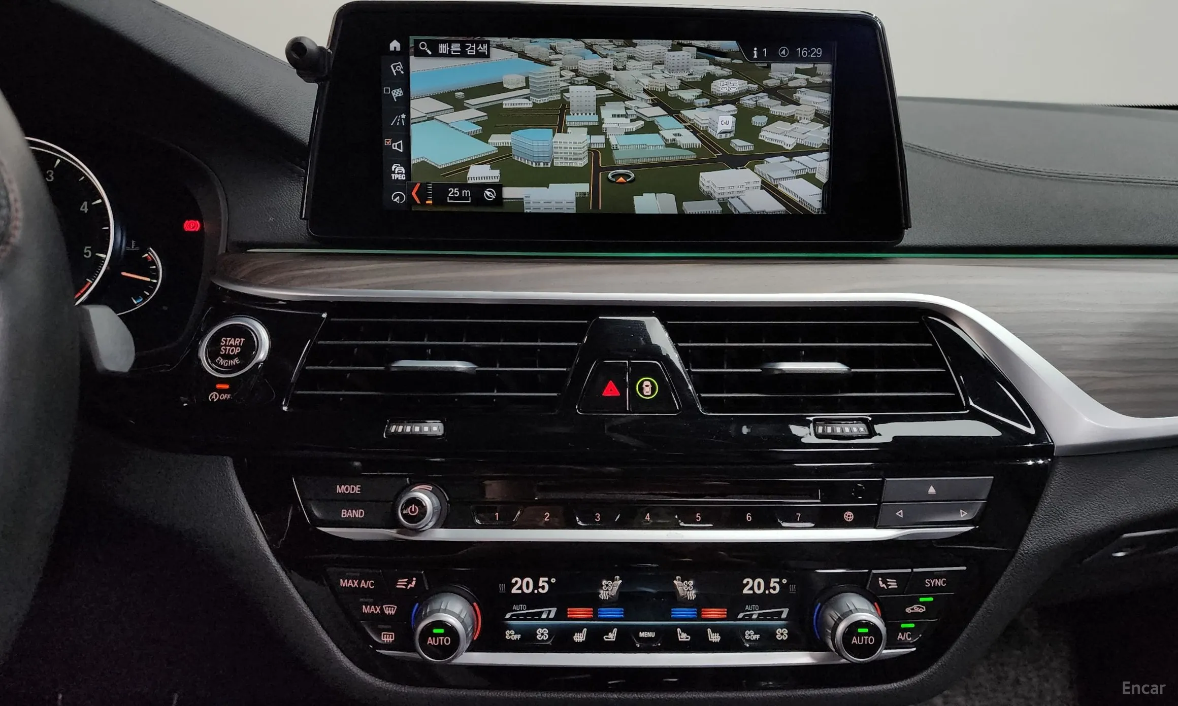 BMW 5 Series (G30) превью 13