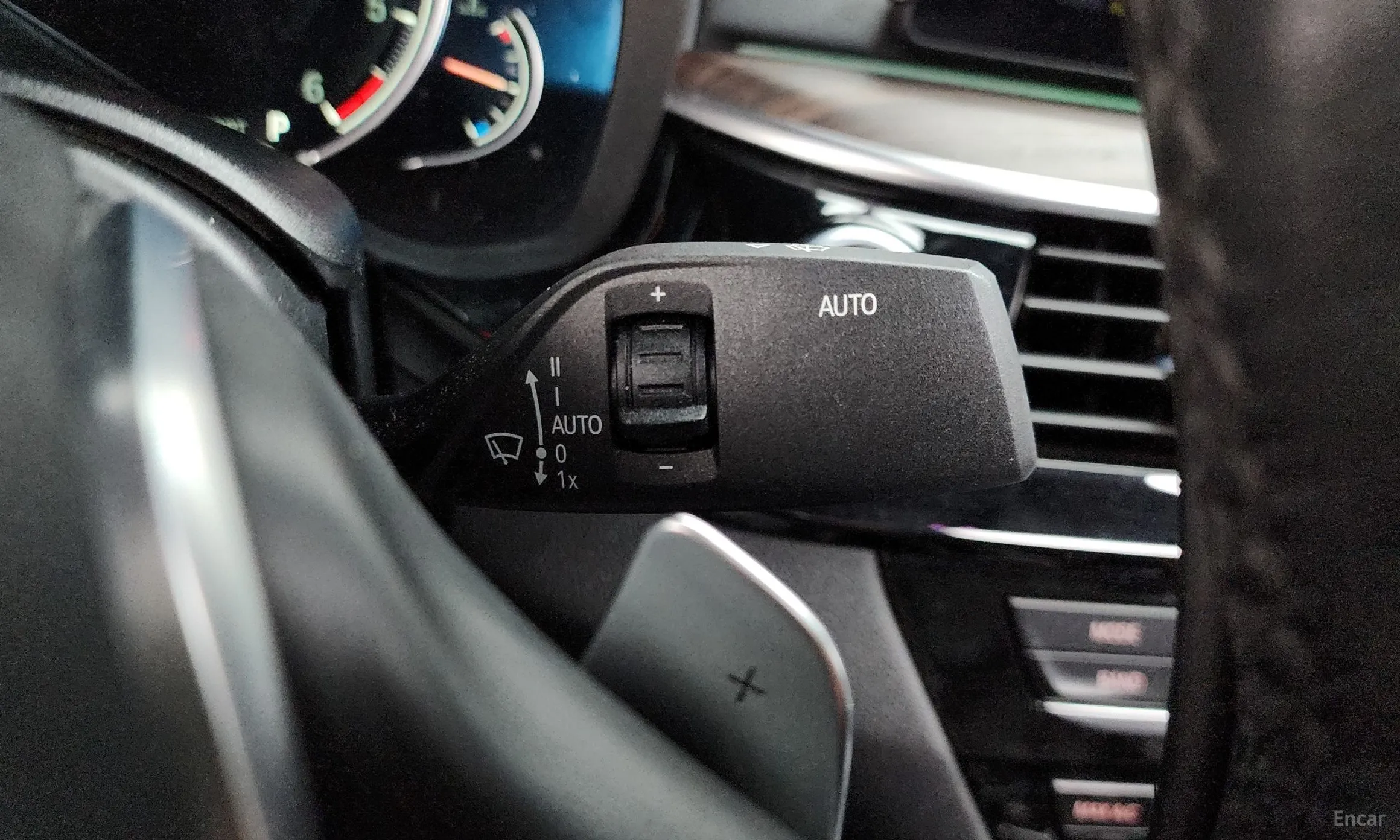 BMW 5 Series (G30) превью 17