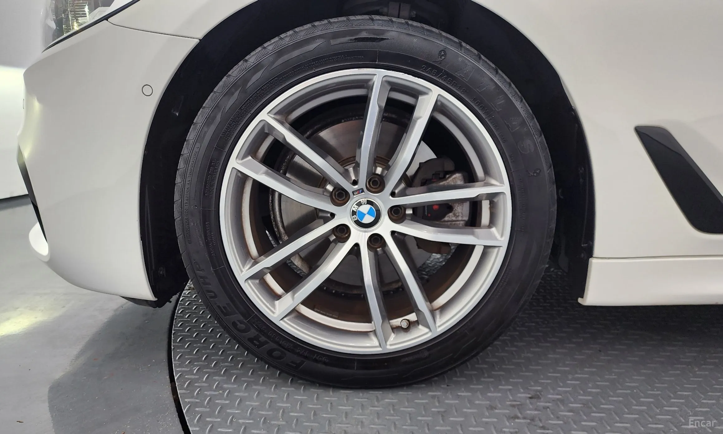 BMW 5 Series (G30) превью 5