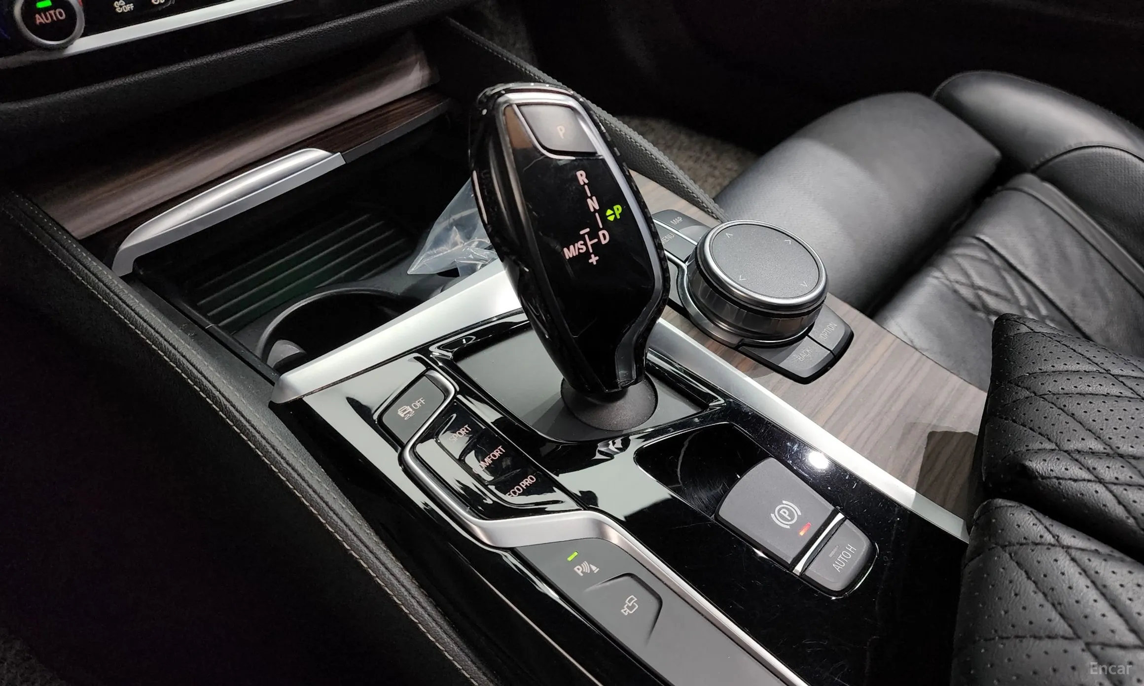 BMW 5 Series (G30) превью 9