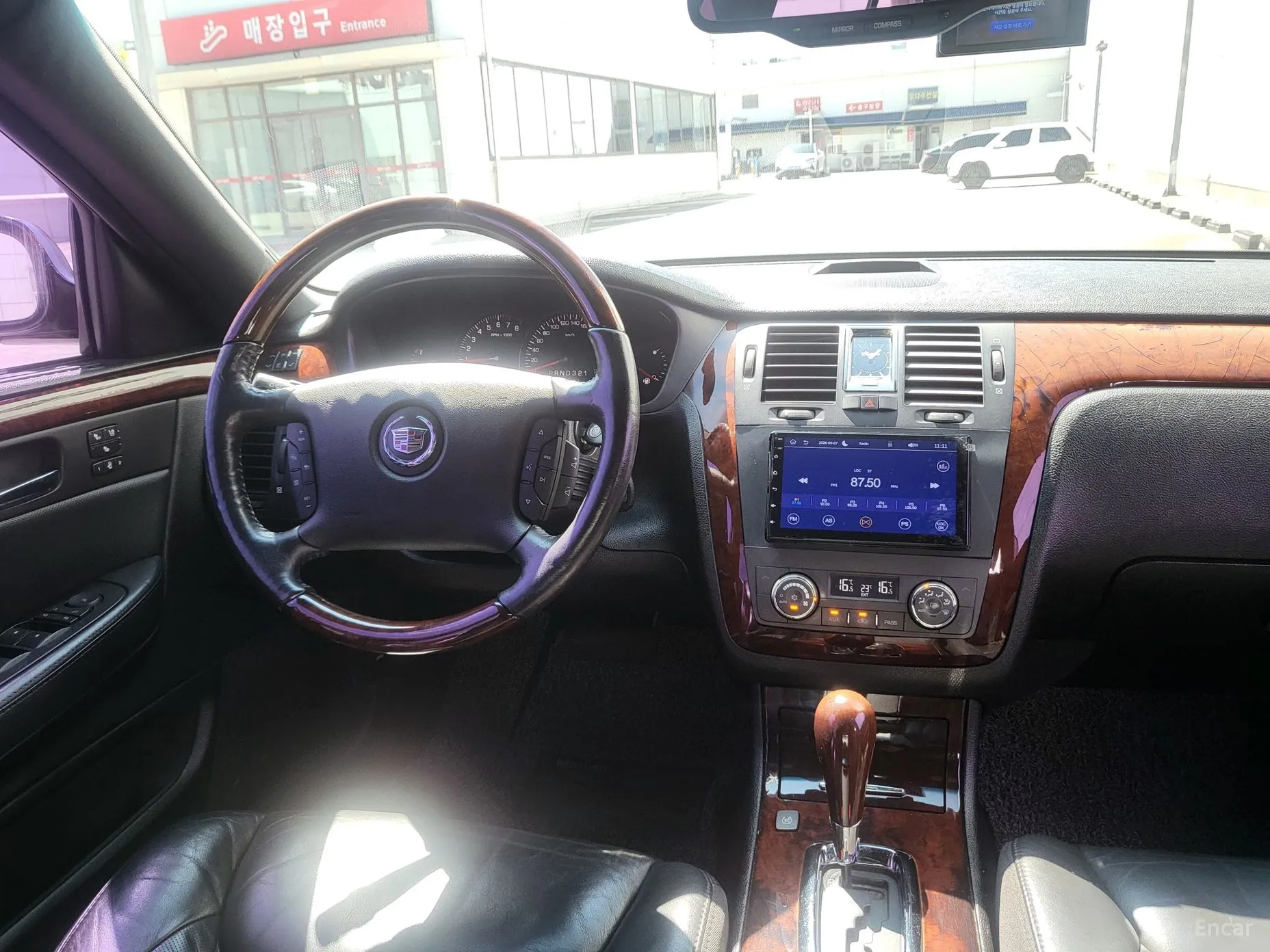 Cadillac DTS превью 16
