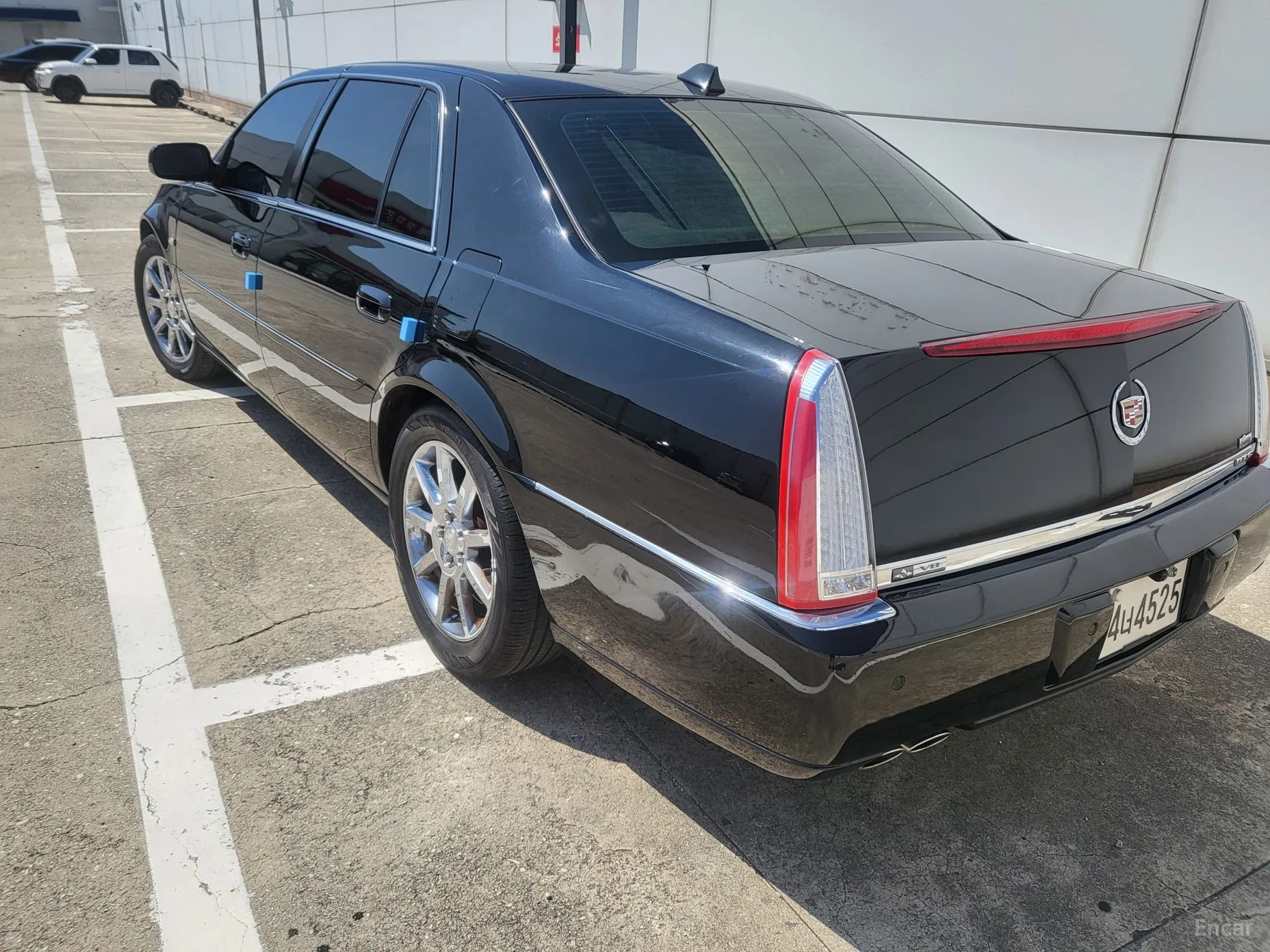 Cadillac DTS превью 4