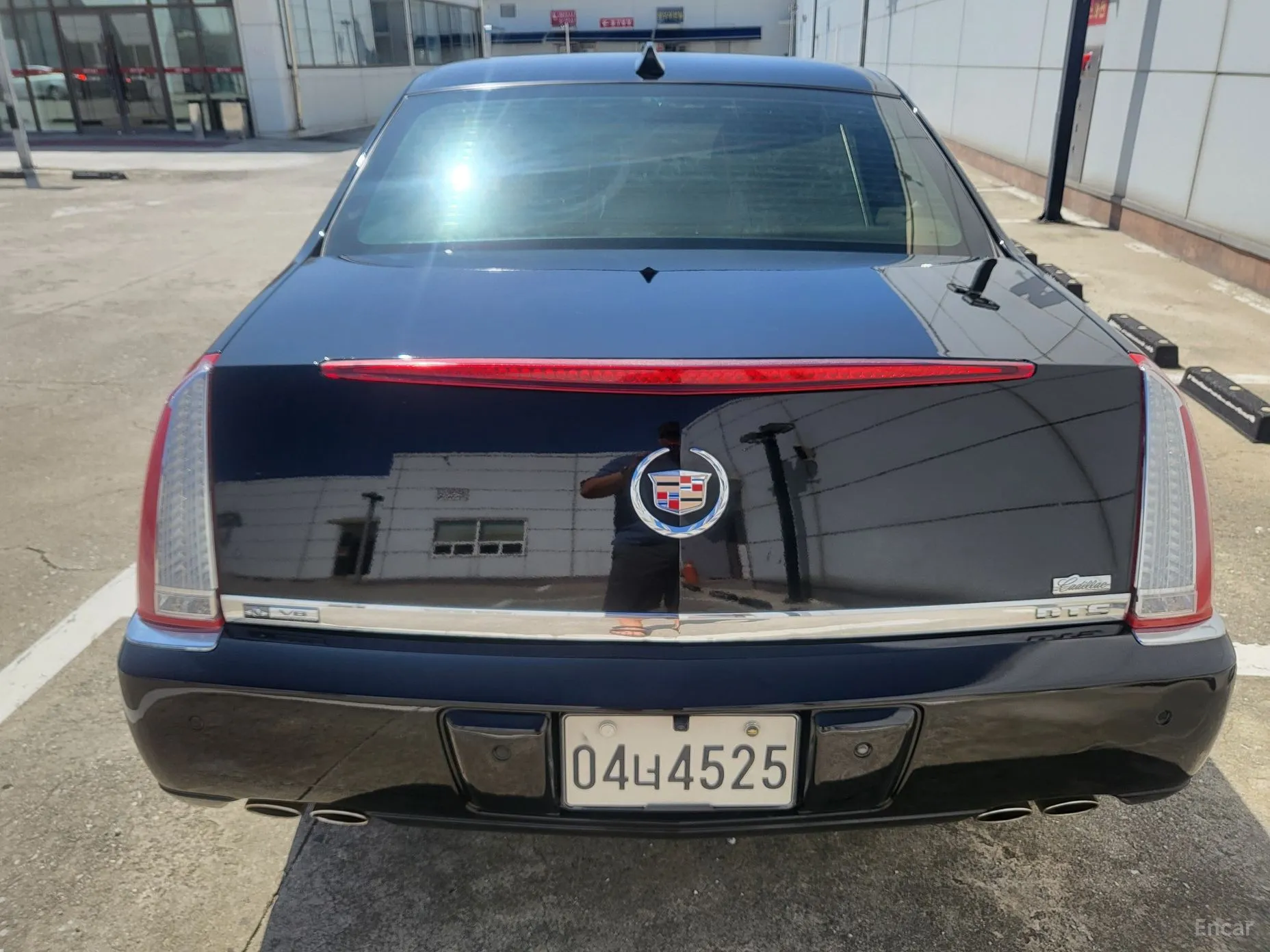 Cadillac DTS превью 5