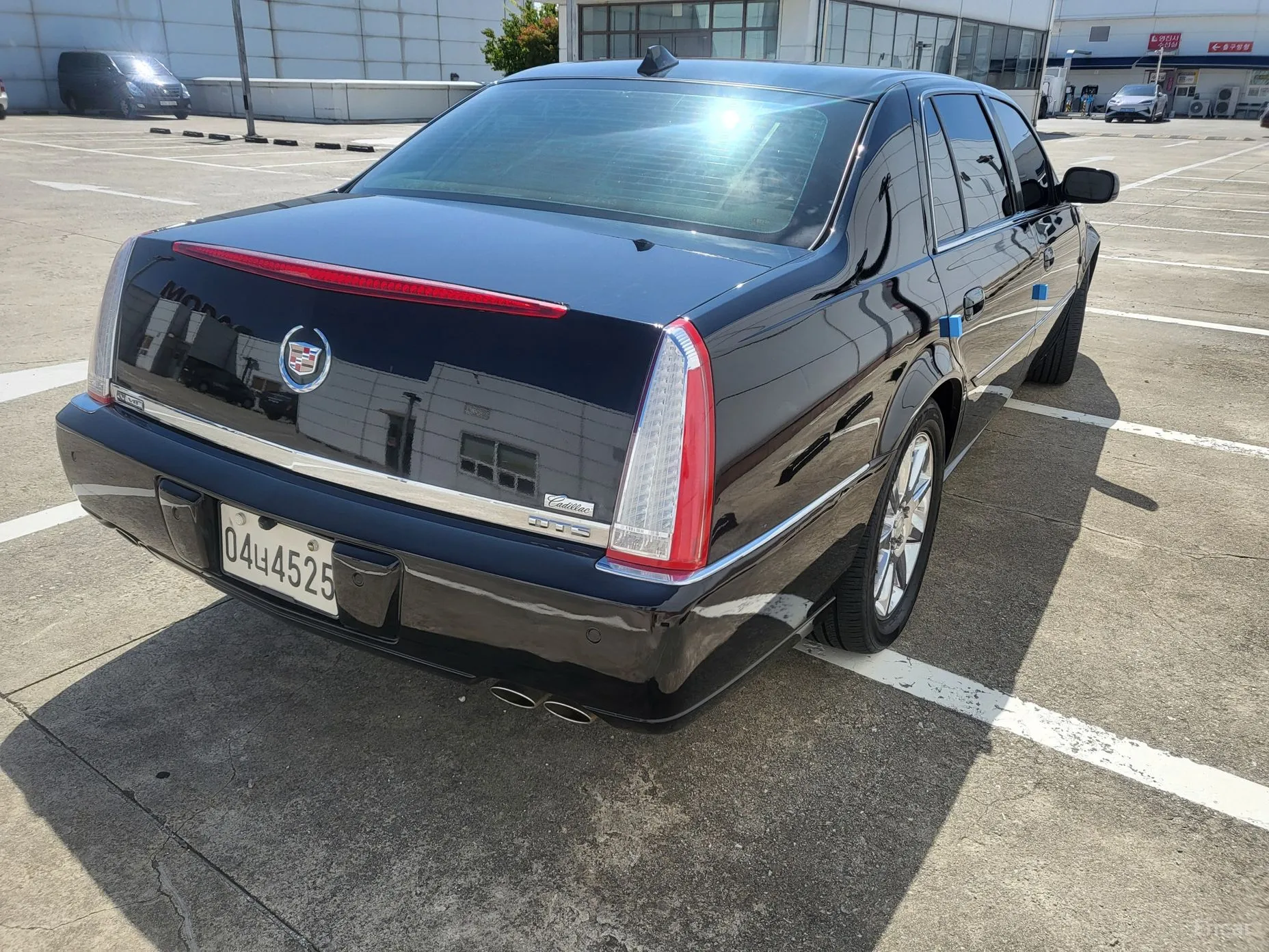 Cadillac DTS превью 6