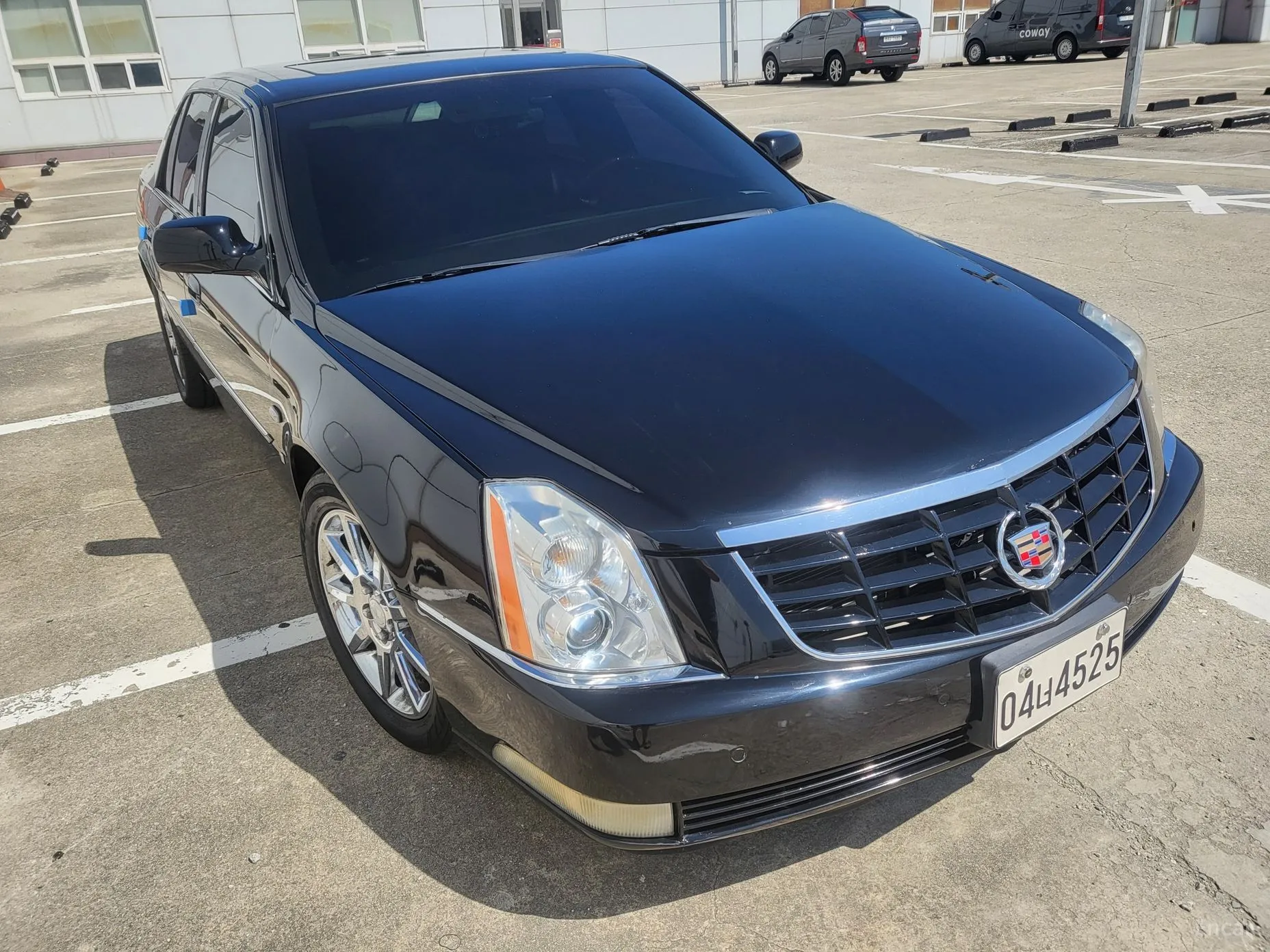 Cadillac DTS превью 8