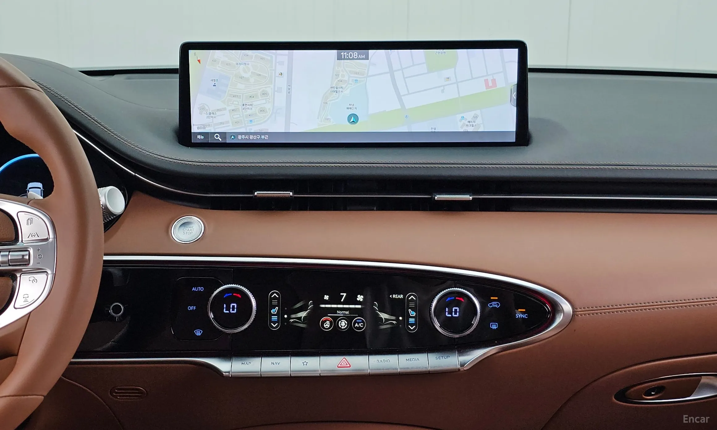 Genesis GV70 превью 14