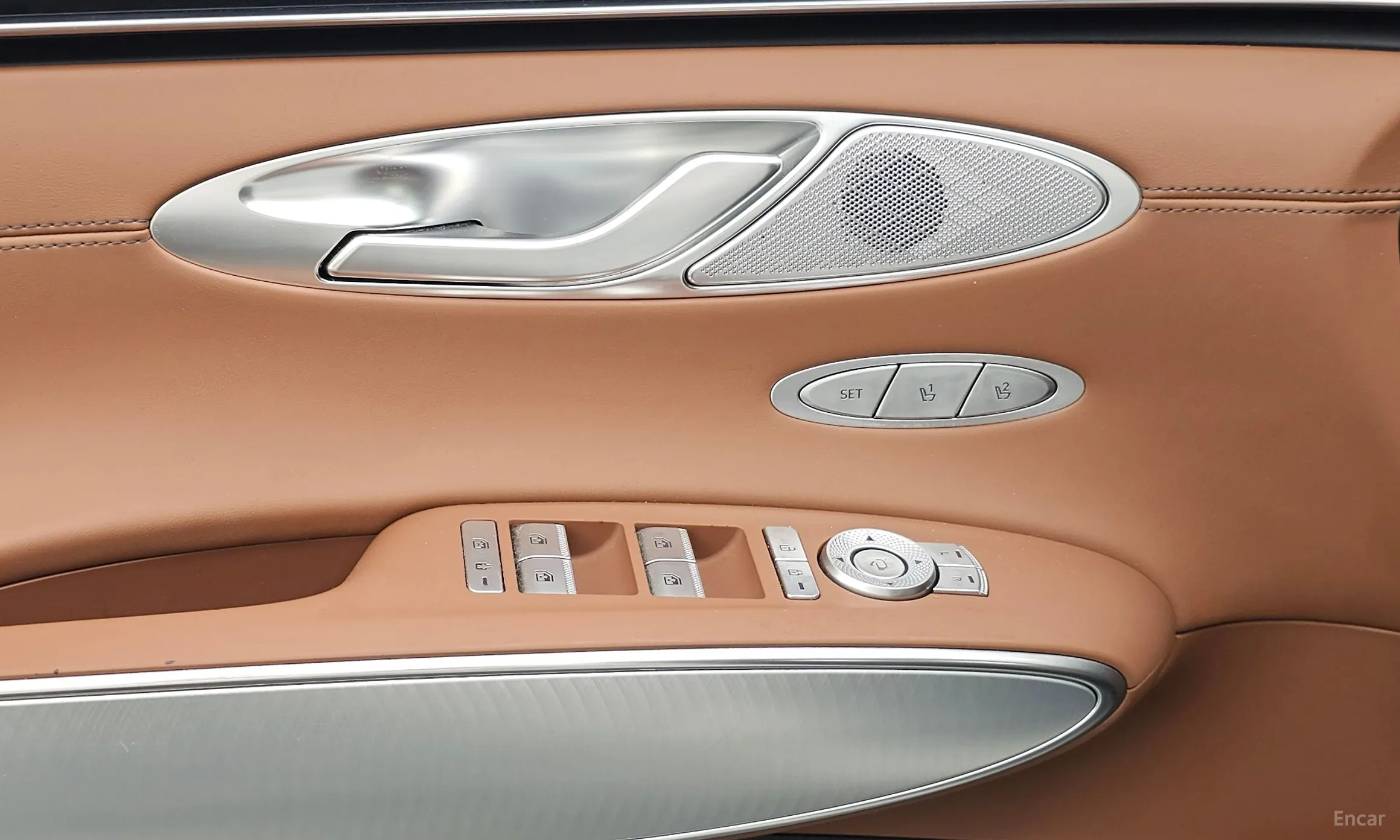 Genesis GV70 превью 20