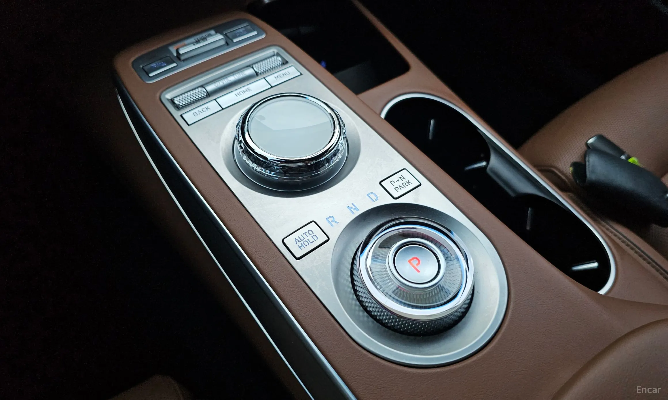 Genesis GV70 превью 9