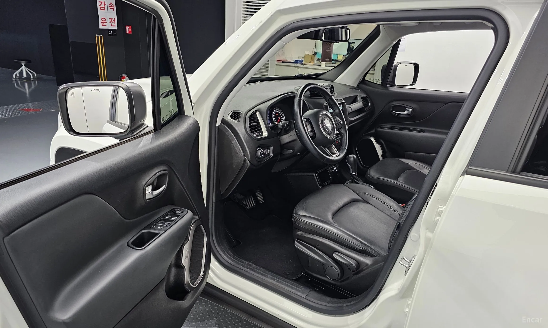 Jeep Renegade превью 10