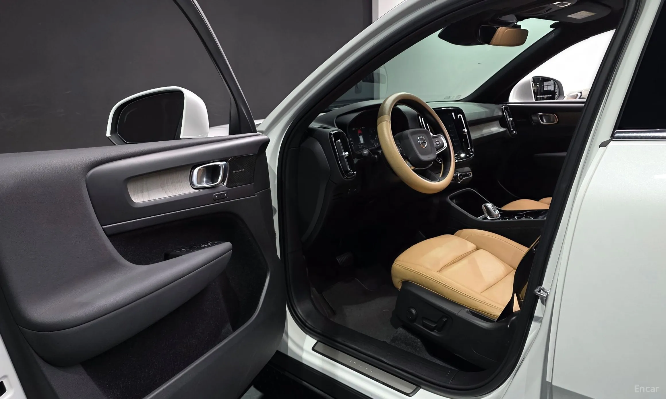 Volvo XC40 превью 10
