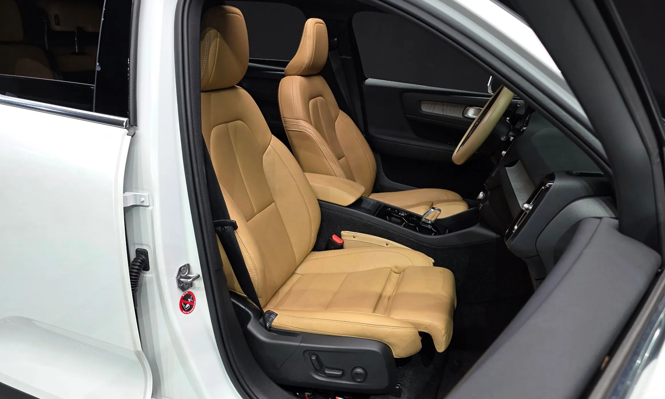Volvo XC40 превью 11