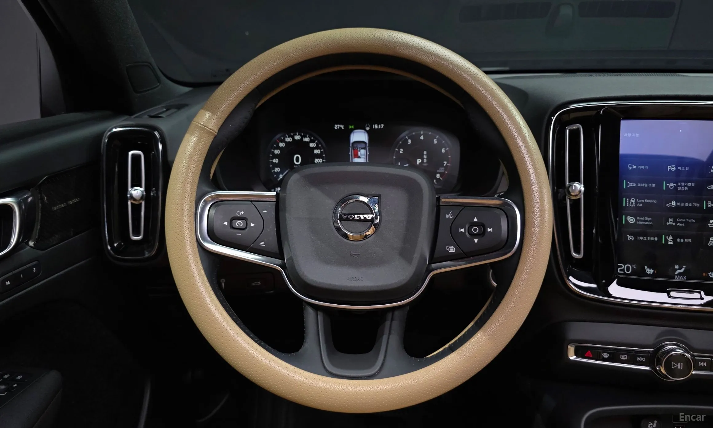 Volvo XC40 превью 13