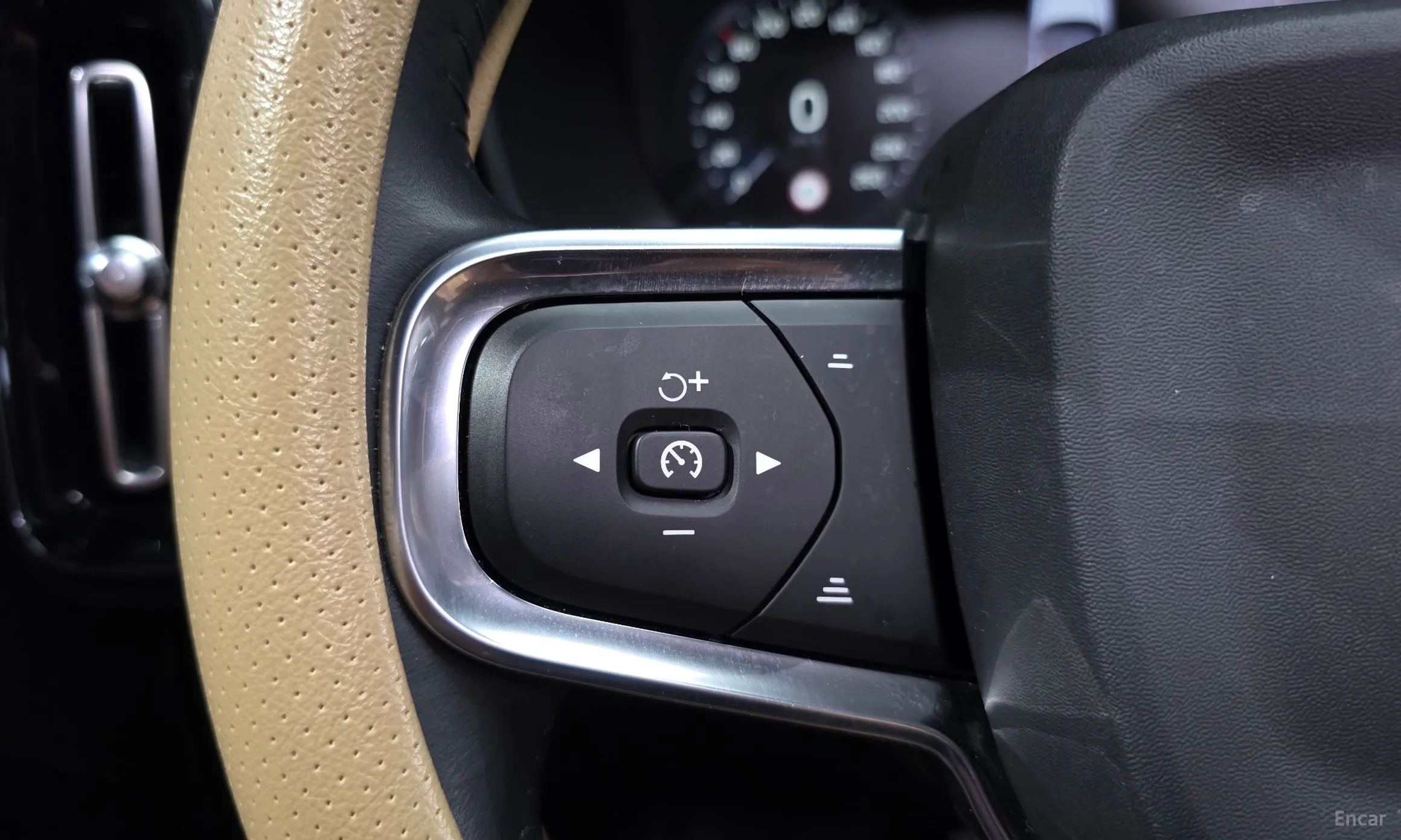 Volvo XC40 превью 18