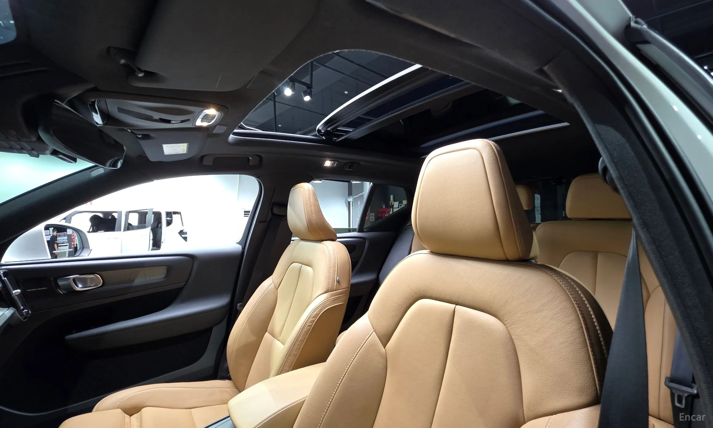 Volvo XC40 превью 19