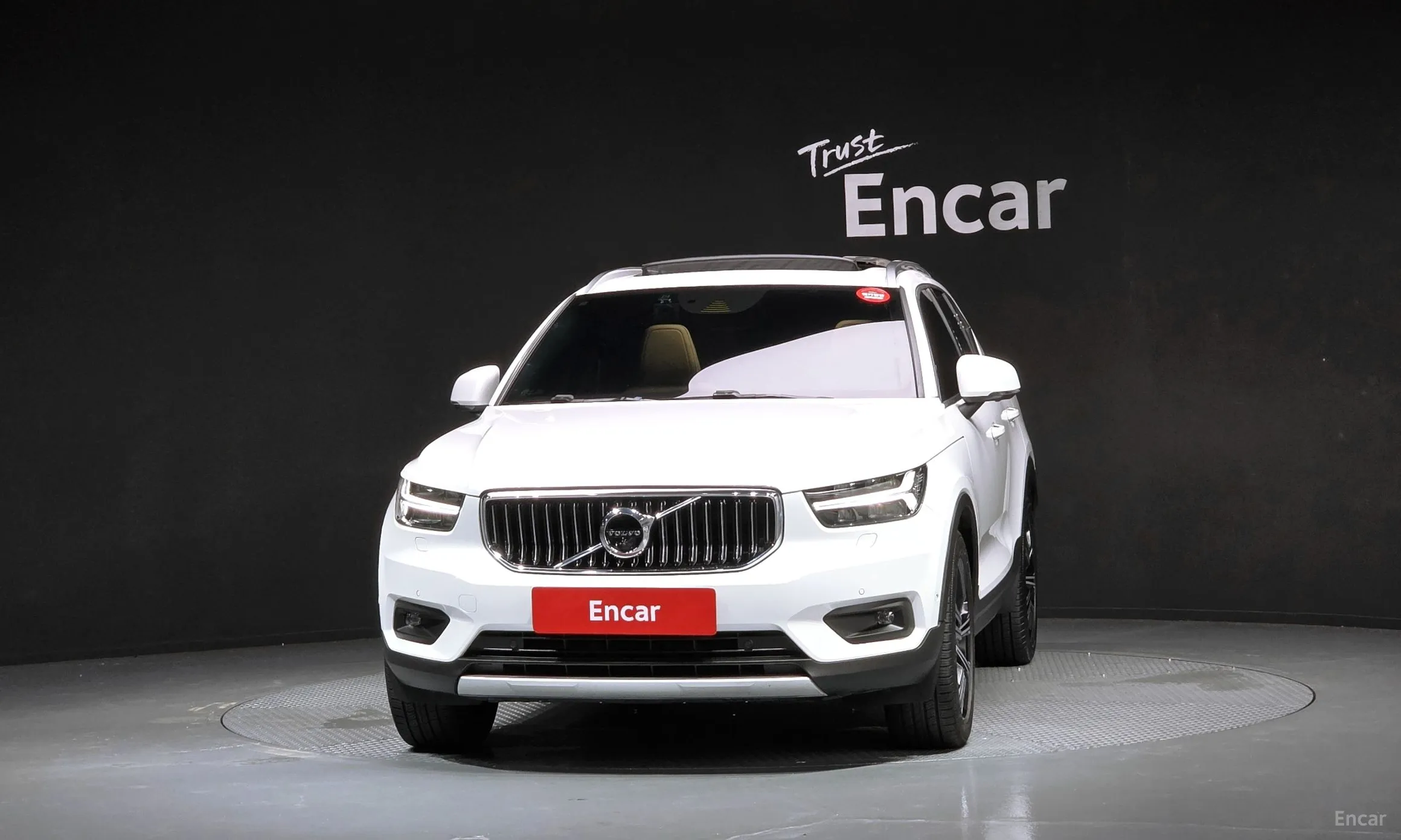 Volvo XC40 превью 3