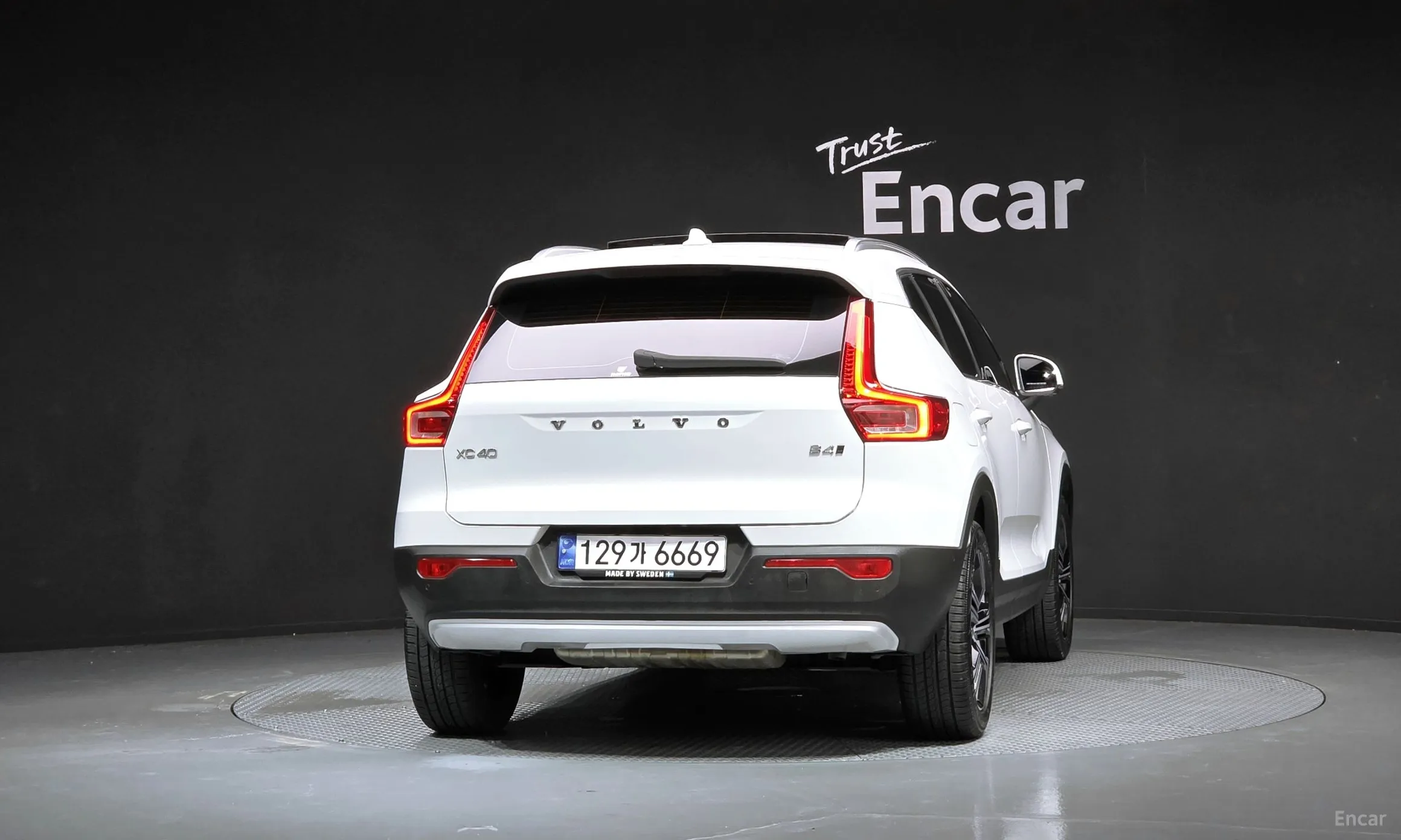 Volvo XC40 превью 4