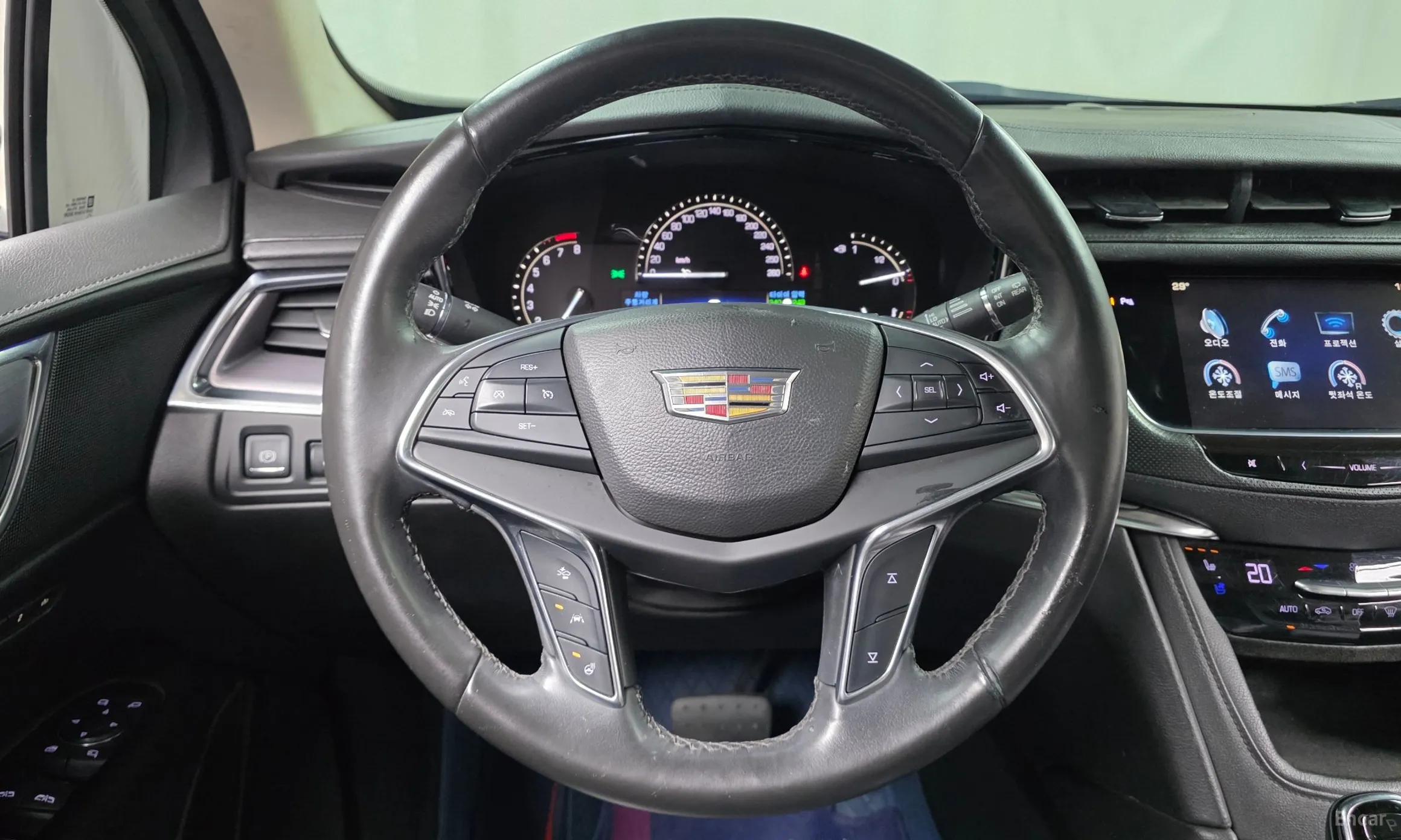 Cadillac XT5 превью 13