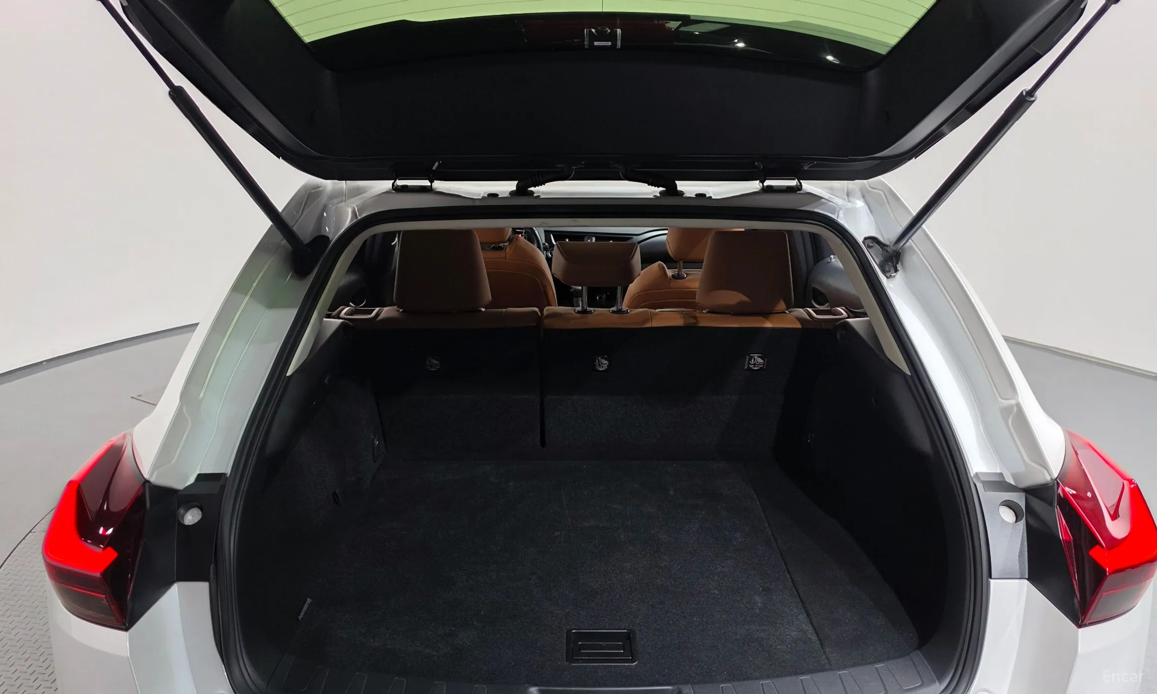 Lexus UX250h превью 17