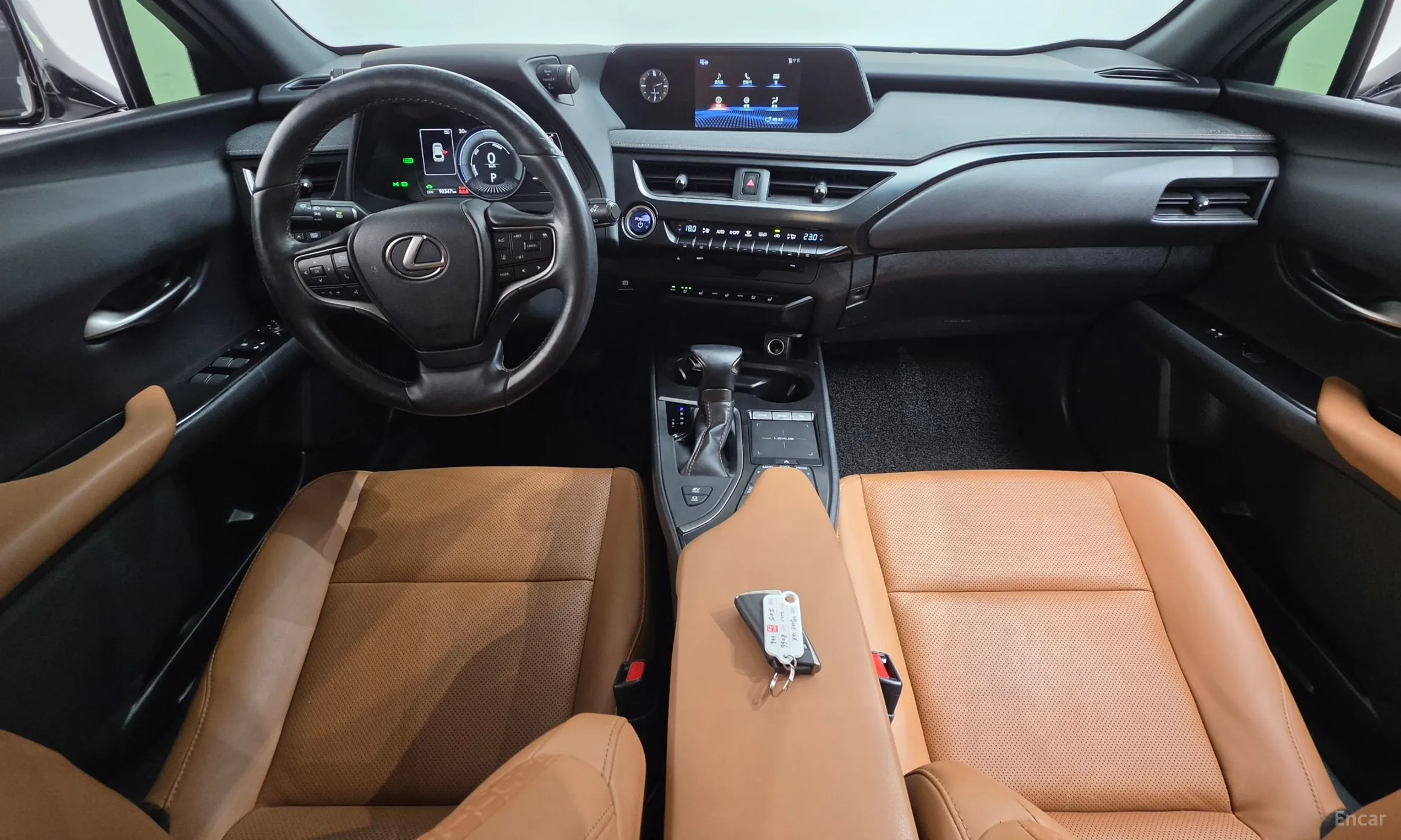 Lexus UX250h превью 7