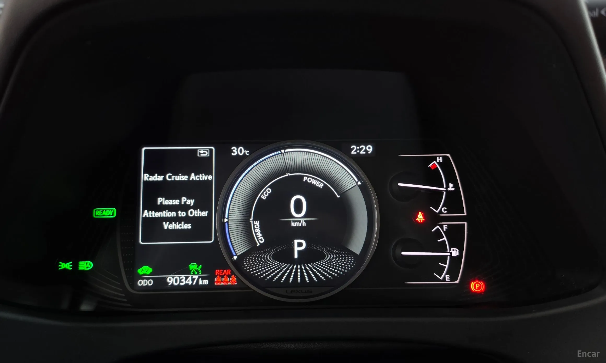 Lexus UX250h превью 8