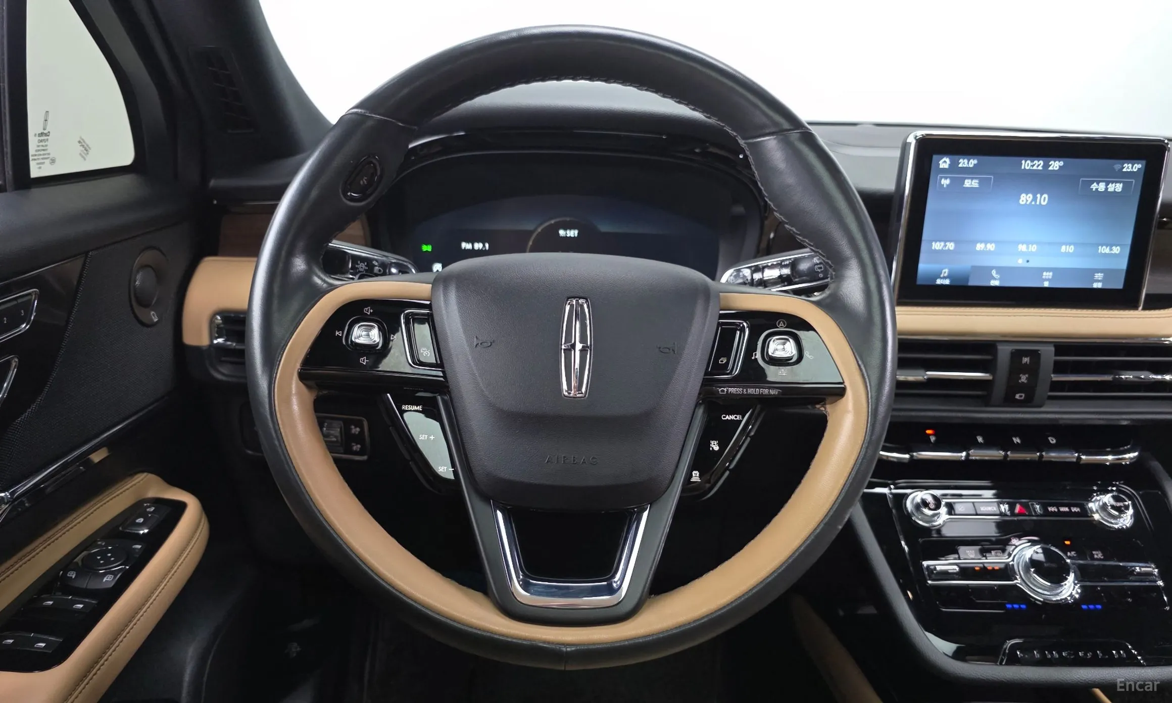 Lincoln Corsair превью 14