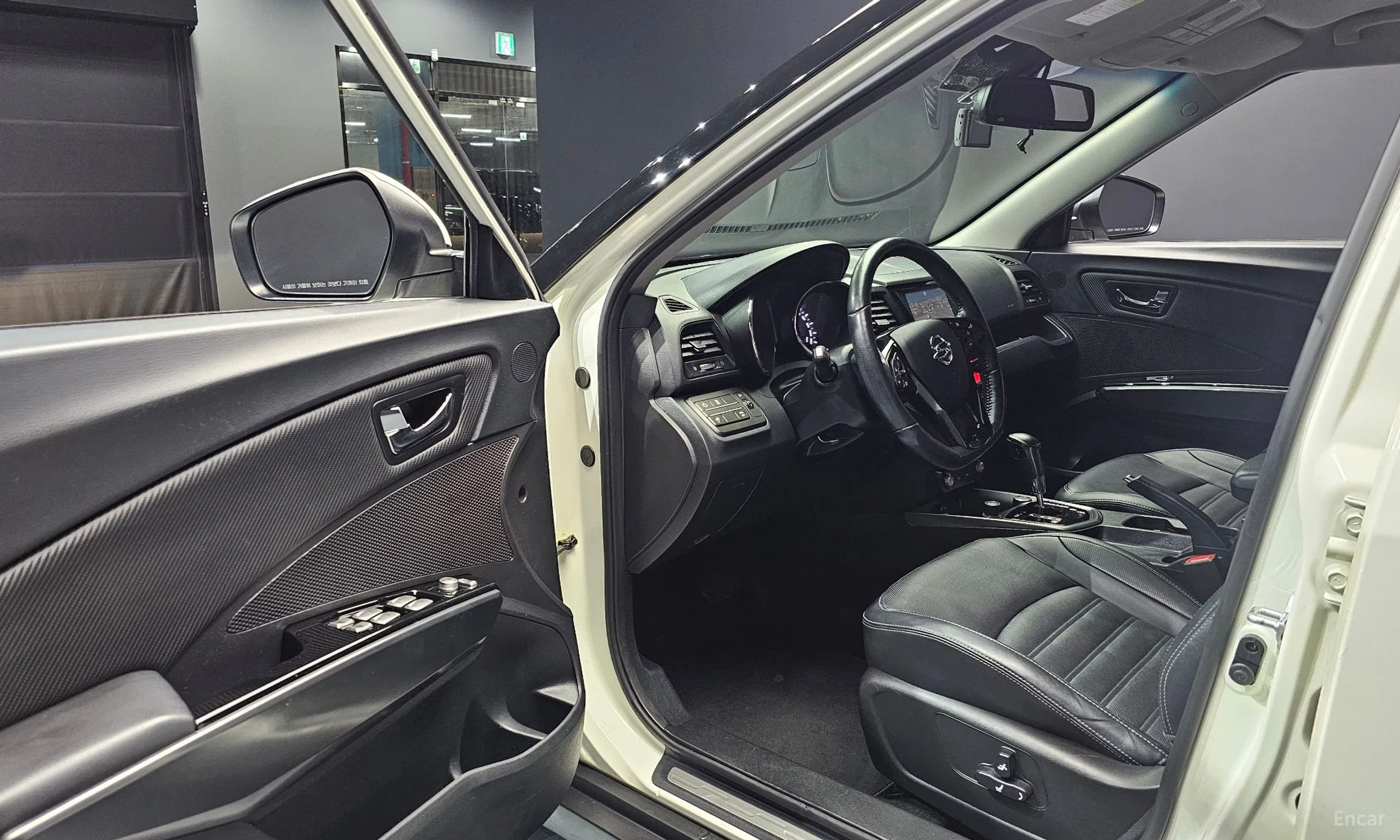 KG Mobility (SsangYong) Tivoli Air превью 10