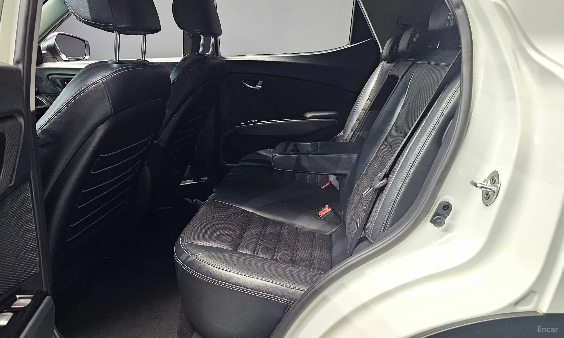KG Mobility (SsangYong) Tivoli Air превью 12
