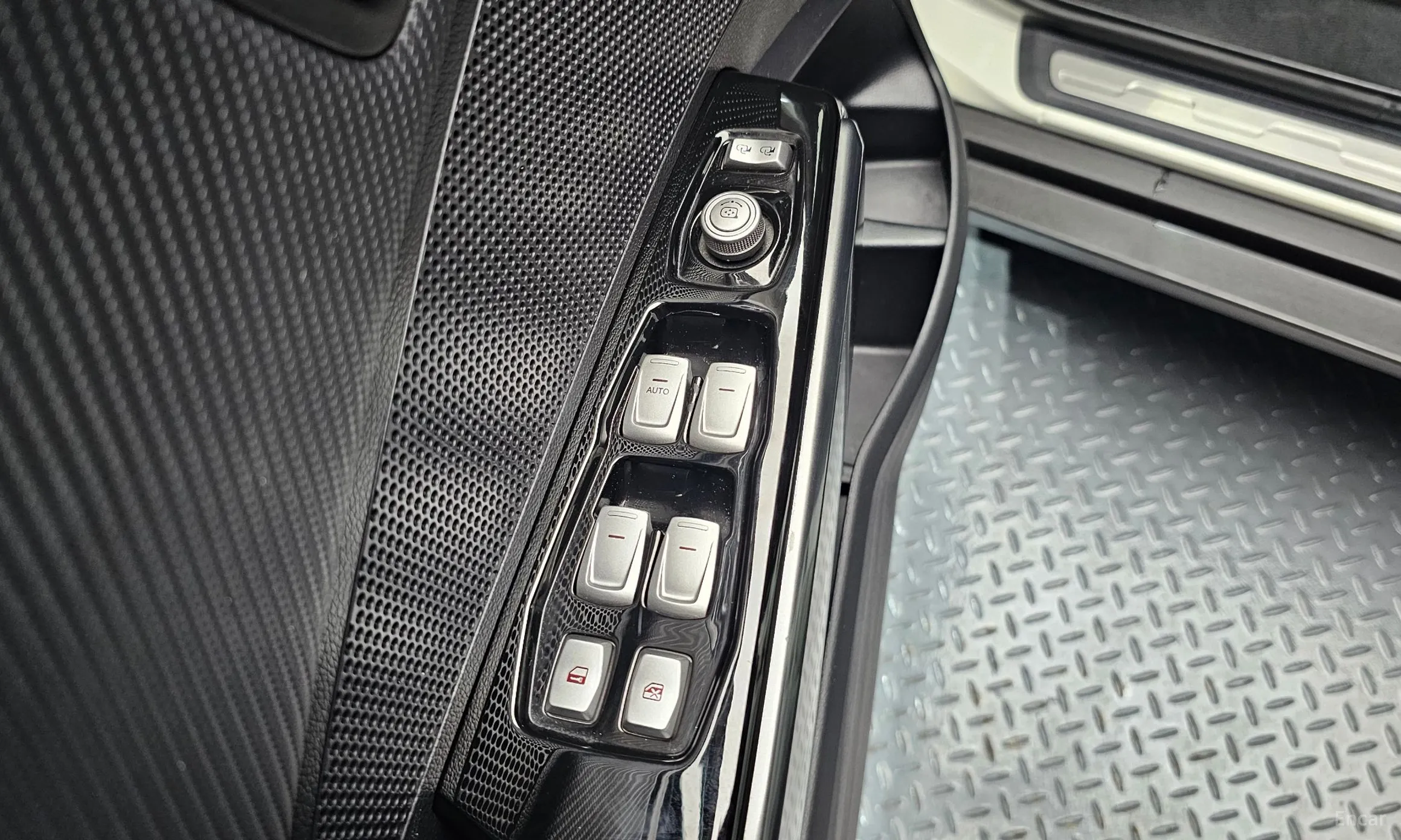 KG Mobility (SsangYong) Tivoli Air превью 17