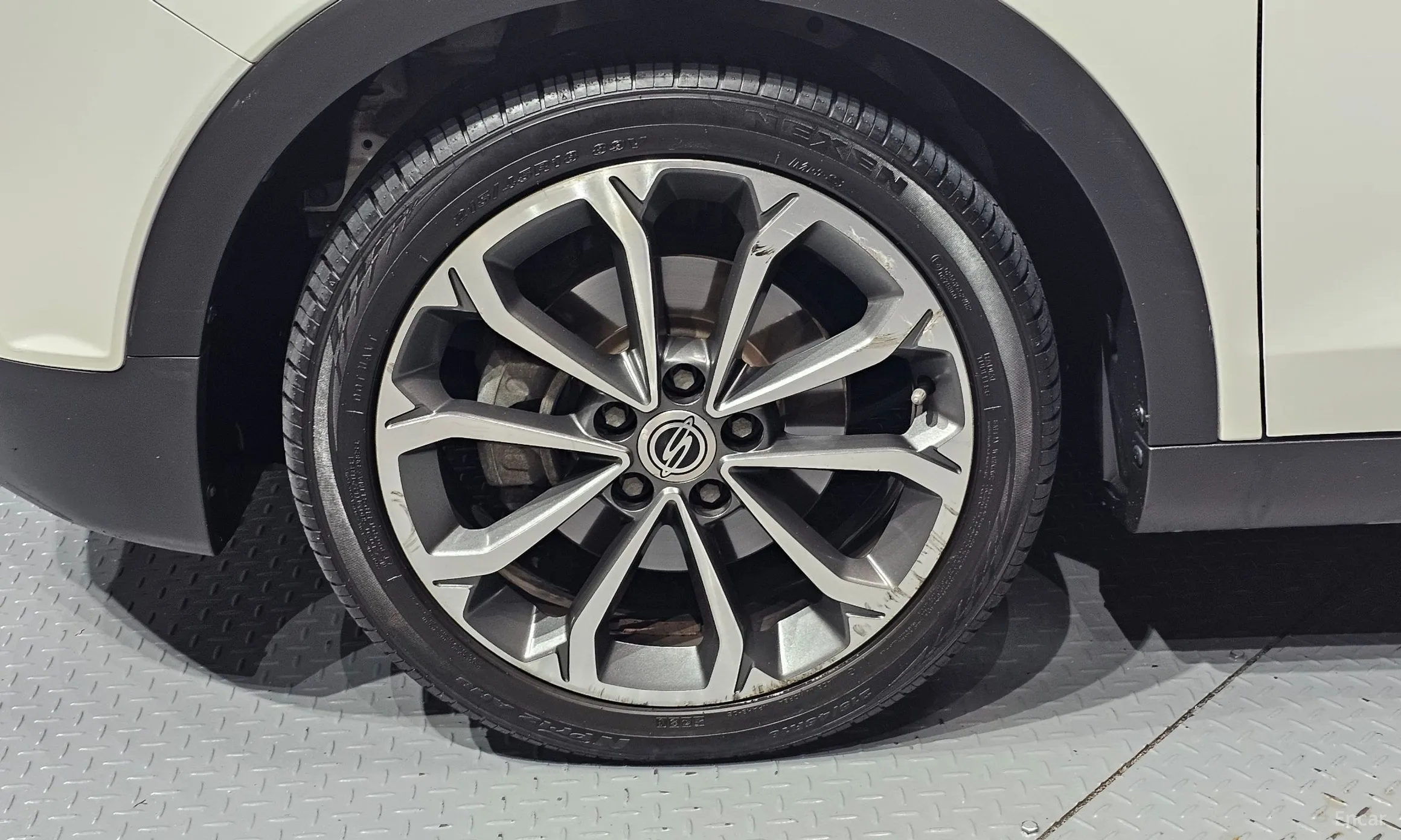 KG Mobility (SsangYong) Tivoli Air превью 5