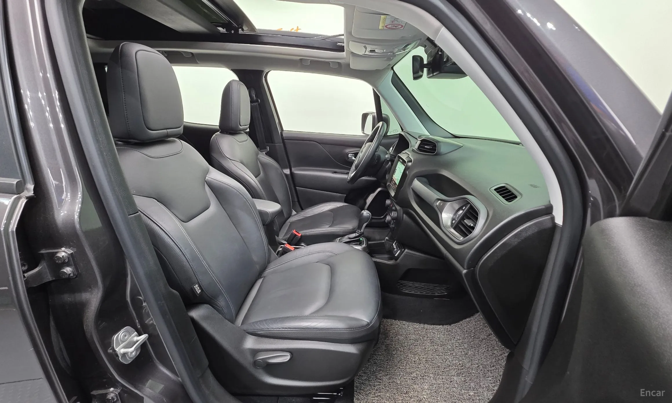 Jeep Renegade превью 10