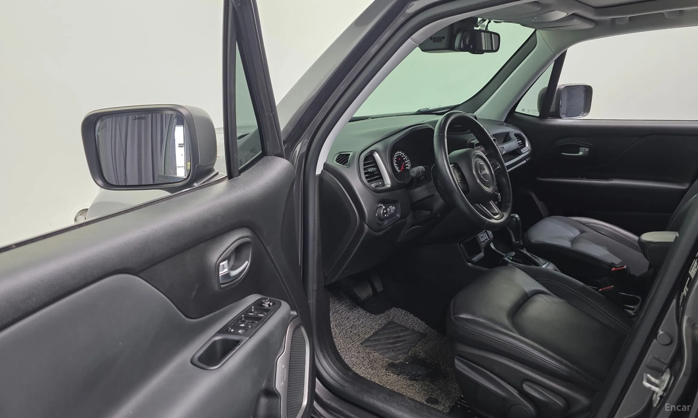 Jeep Renegade превью 12