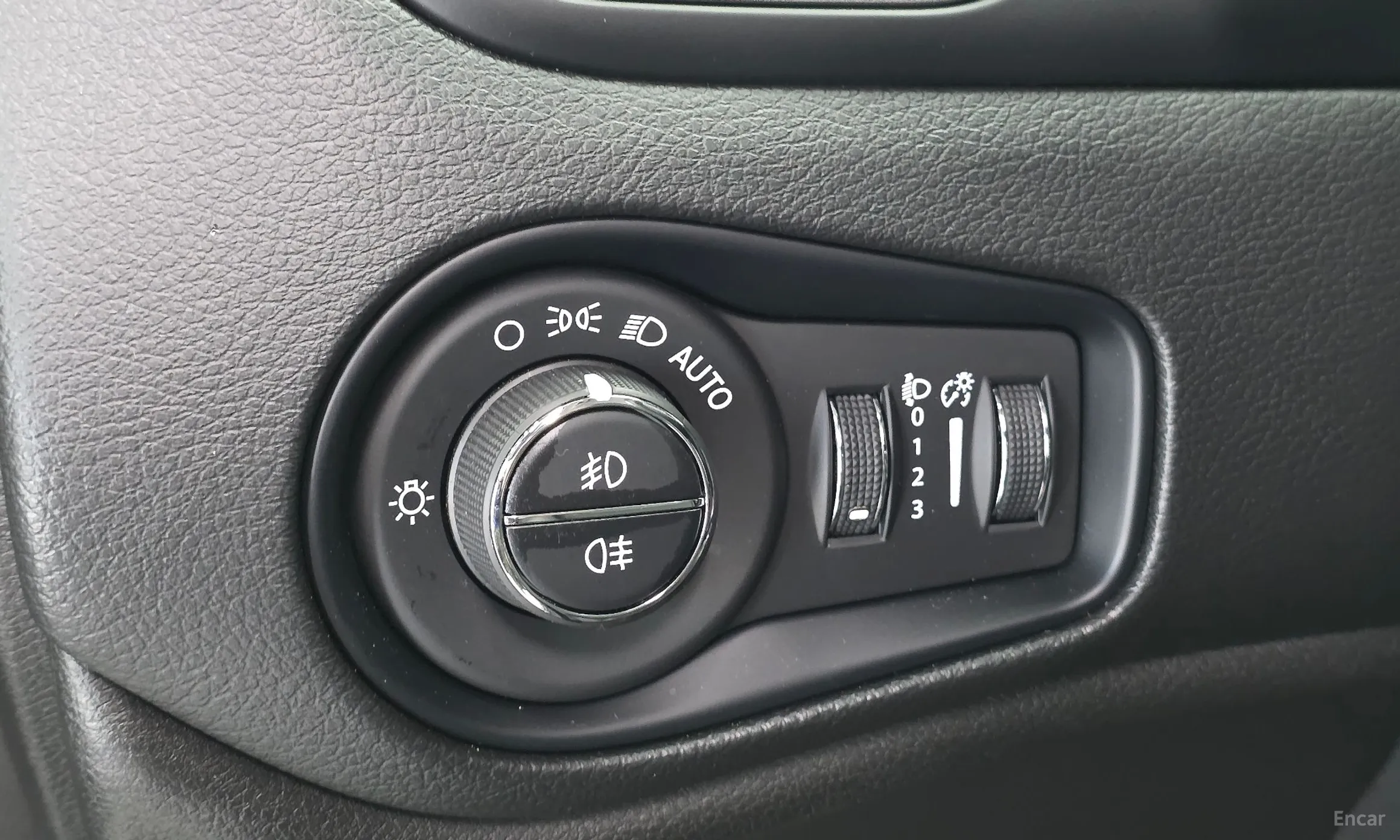 Jeep Renegade превью 13