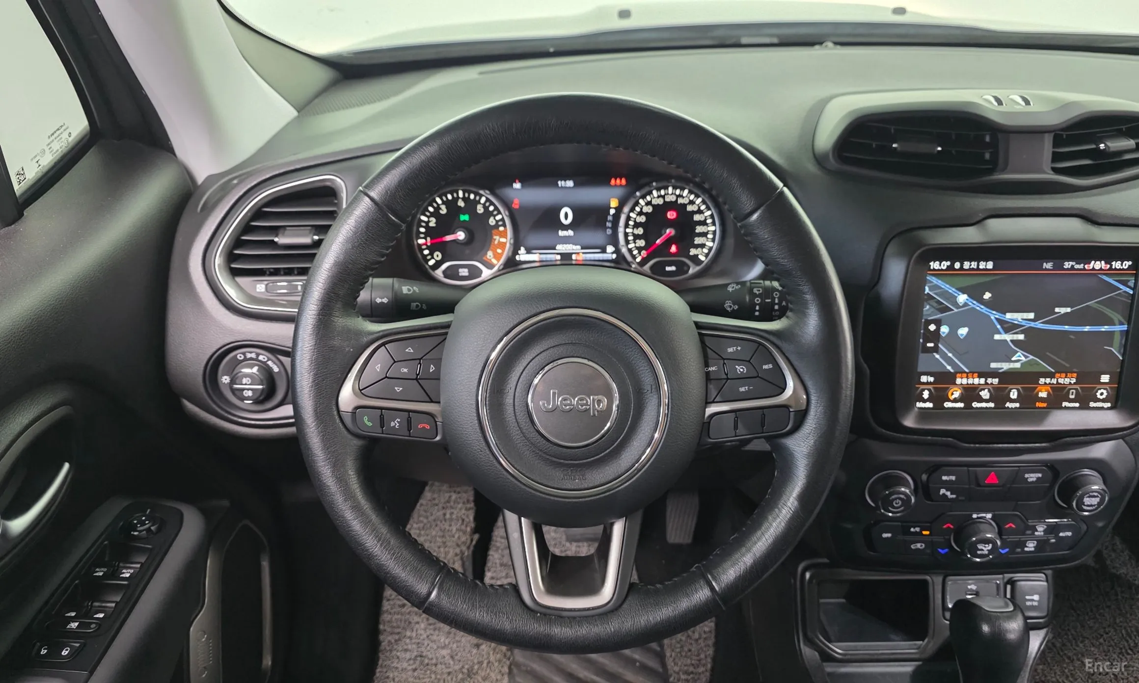 Jeep Renegade превью 14