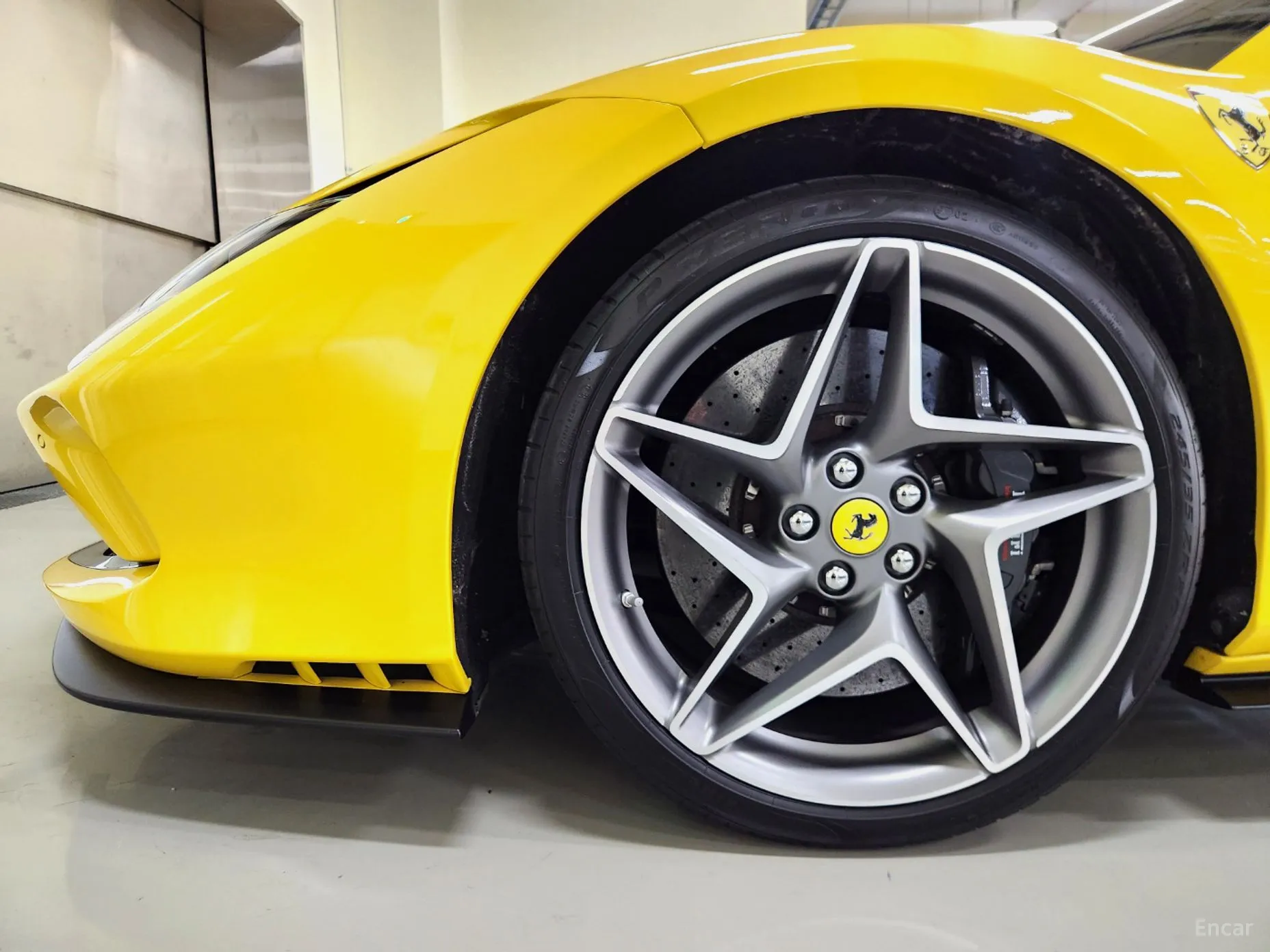 Ferrari F8 Spider превью 20