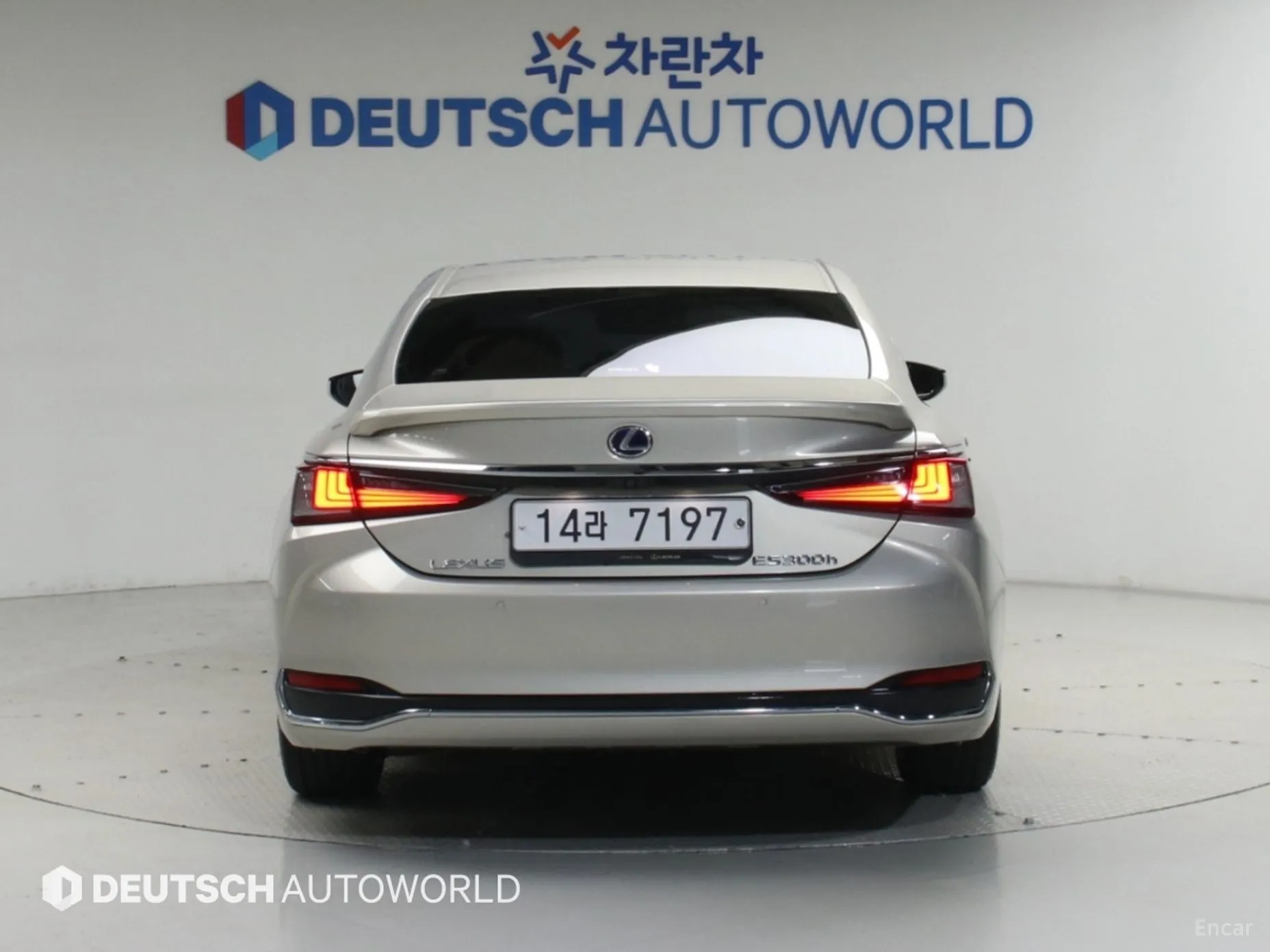 Lexus ES300h 7th Generation превью 4