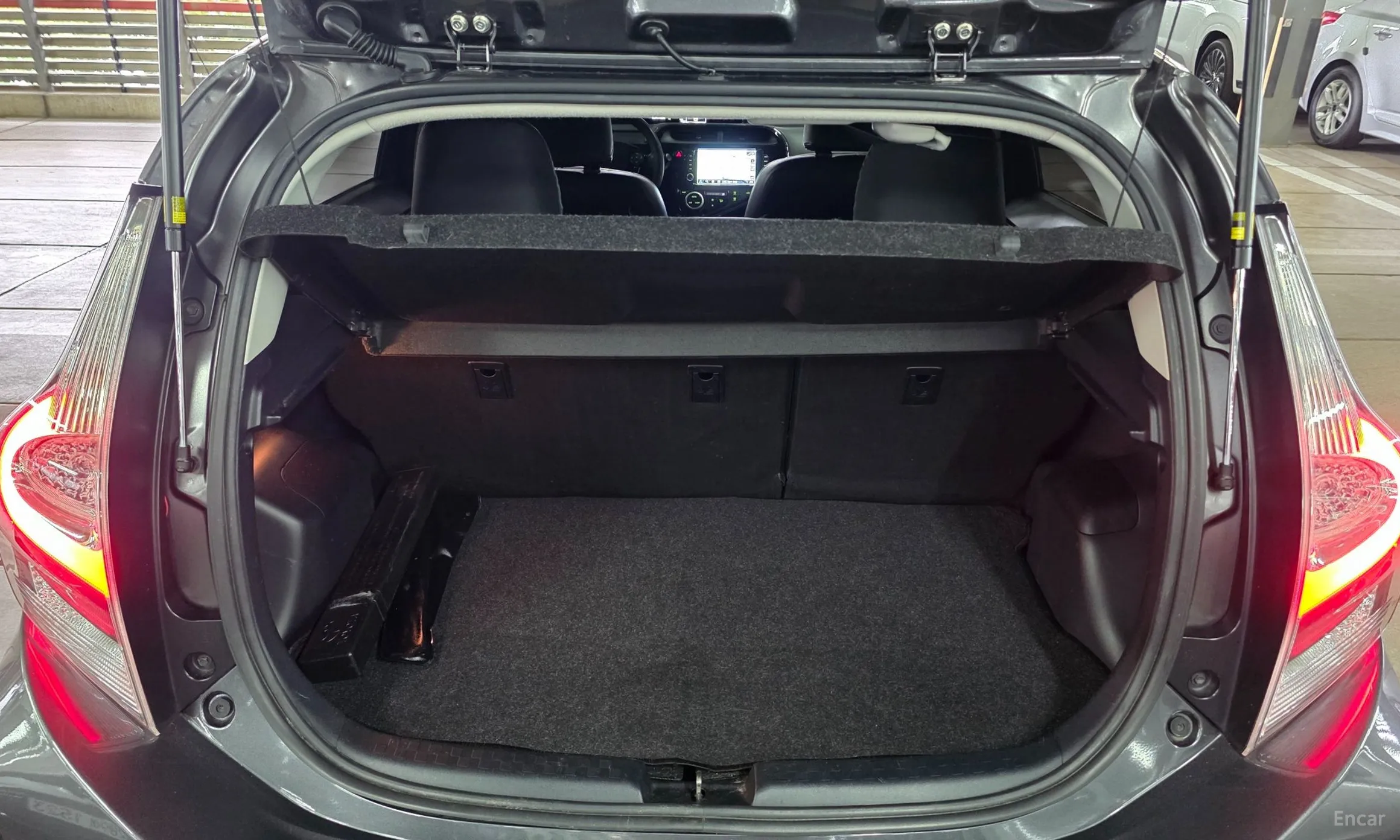 Toyota Prius C превью 13