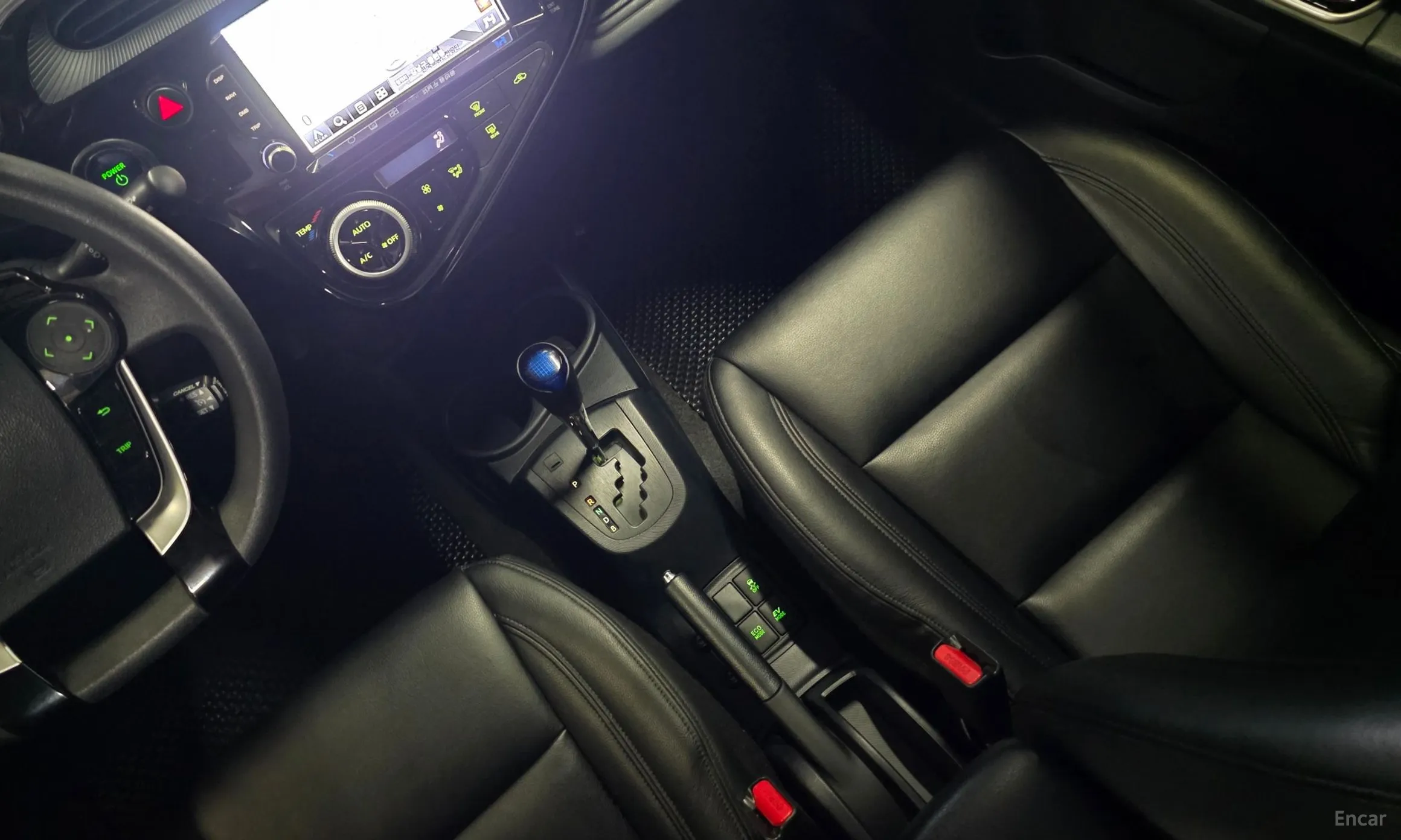 Toyota Prius C превью 14